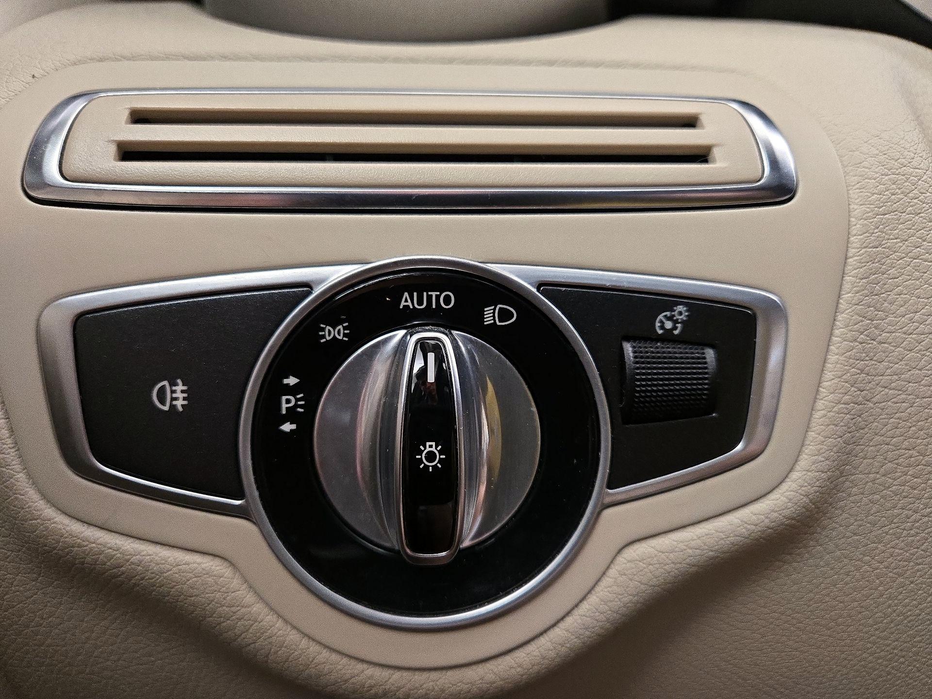 Thumbnail: 2016 Mercedes-Benz C-Class - 13