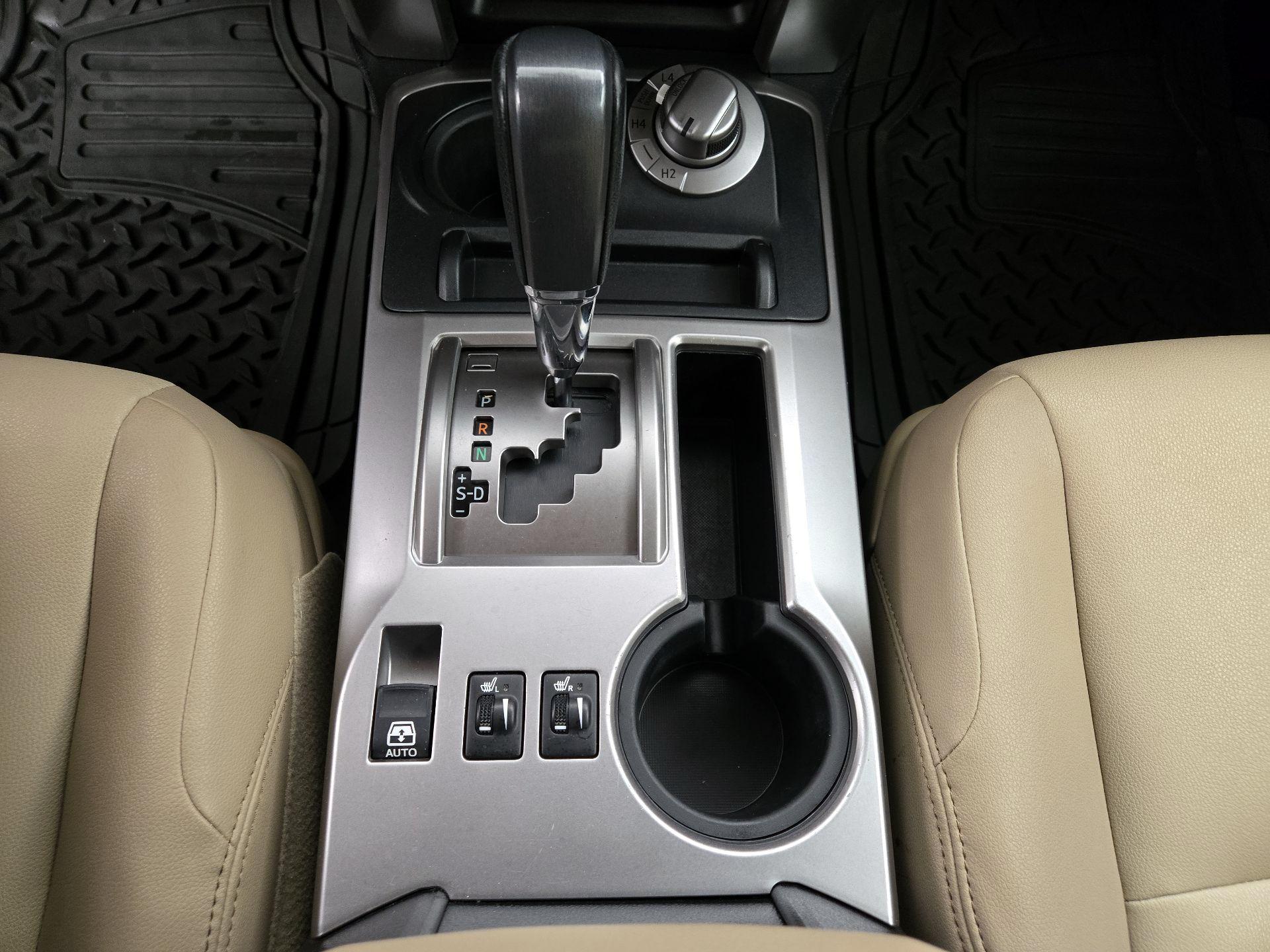 Thumbnail: 2014 Toyota 4Runner - 17