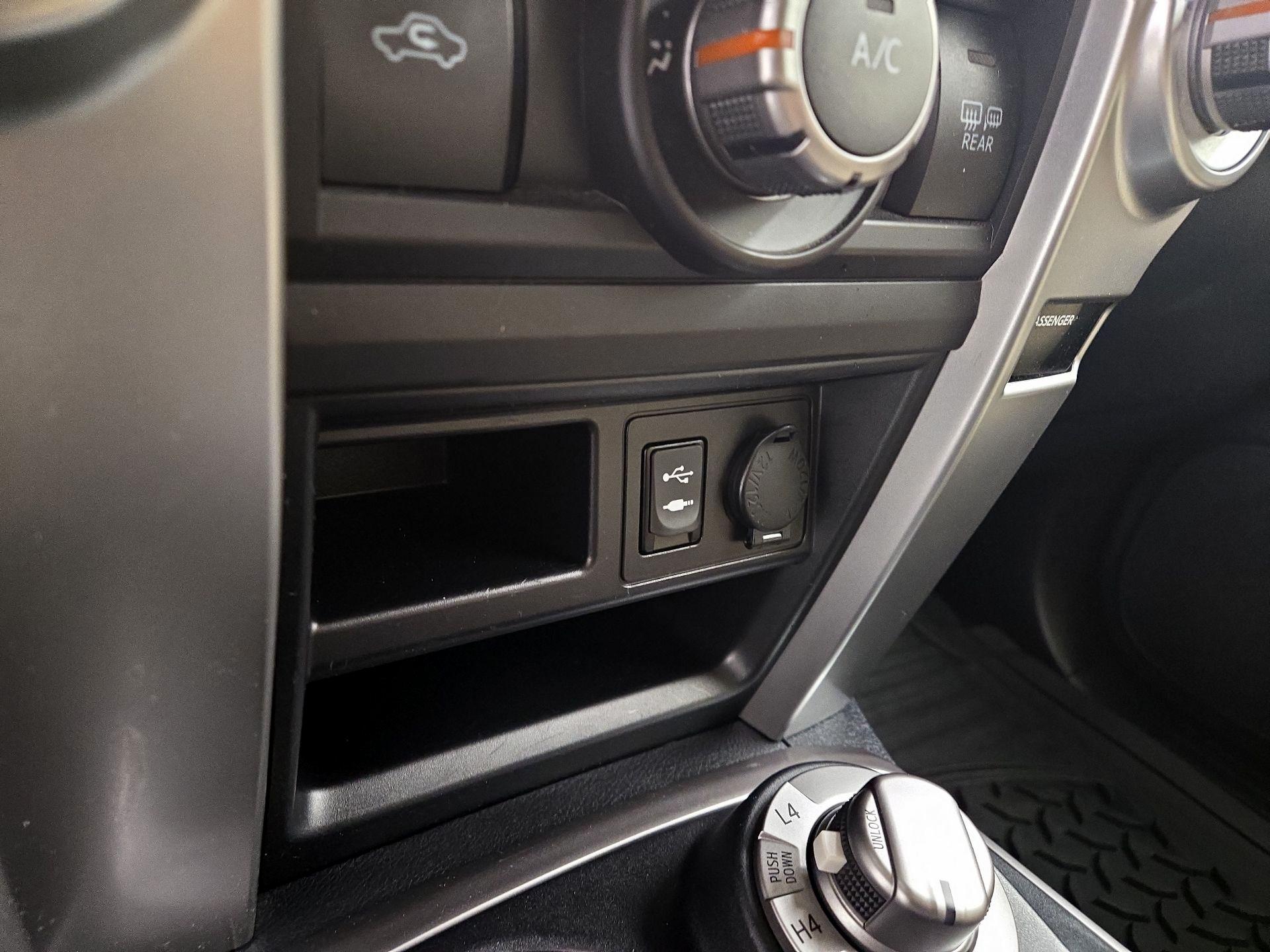 Thumbnail: 2014 Toyota 4Runner - 18