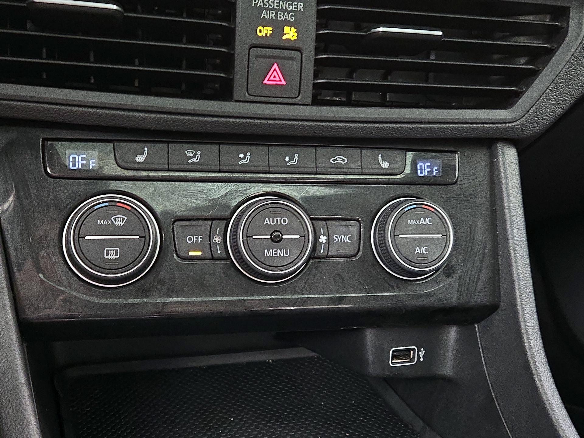 Thumbnail: 2019 Volkswagen Jetta - 16