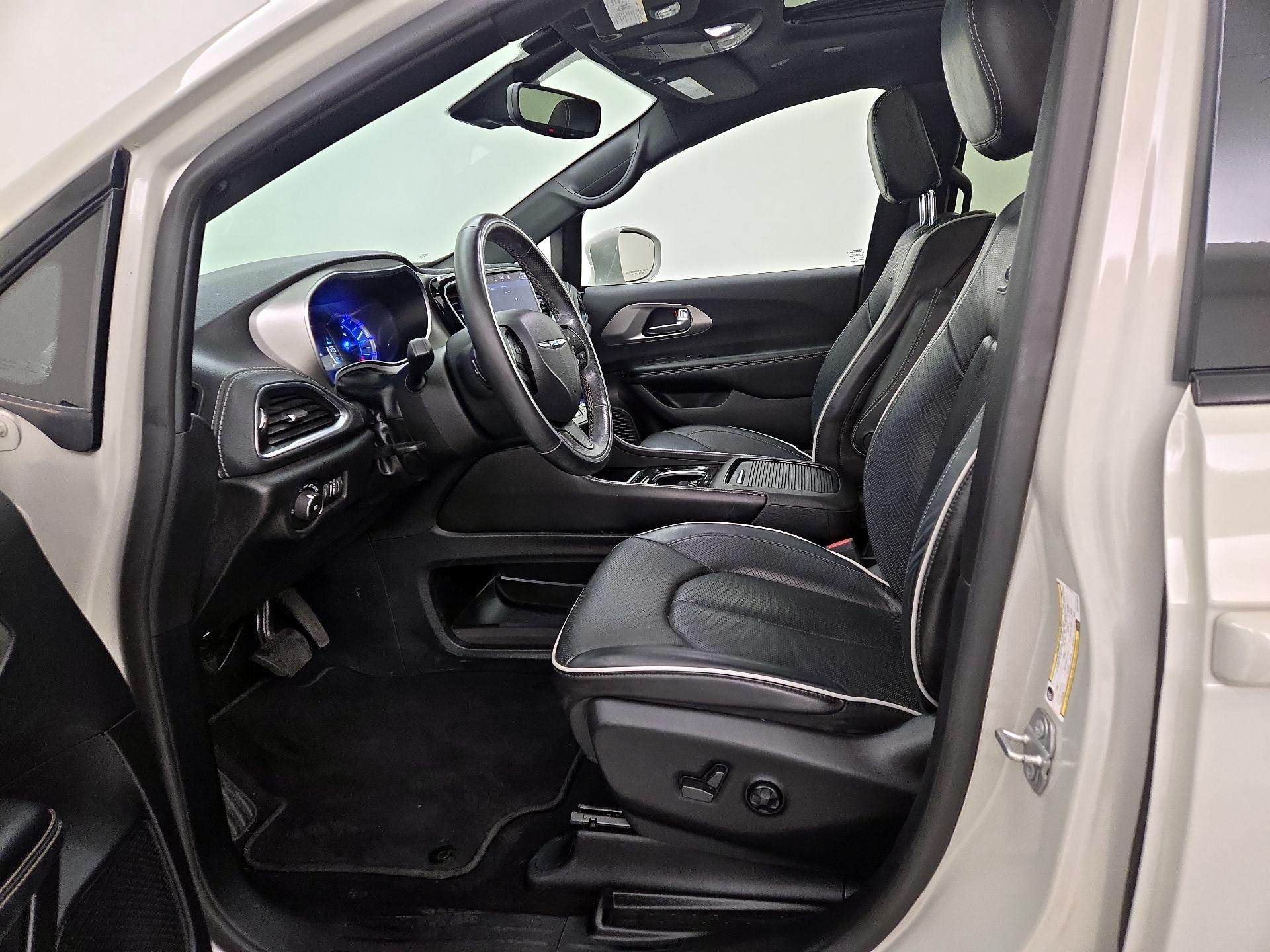 Thumbnail: 2021 Chrysler Pacifica - 11