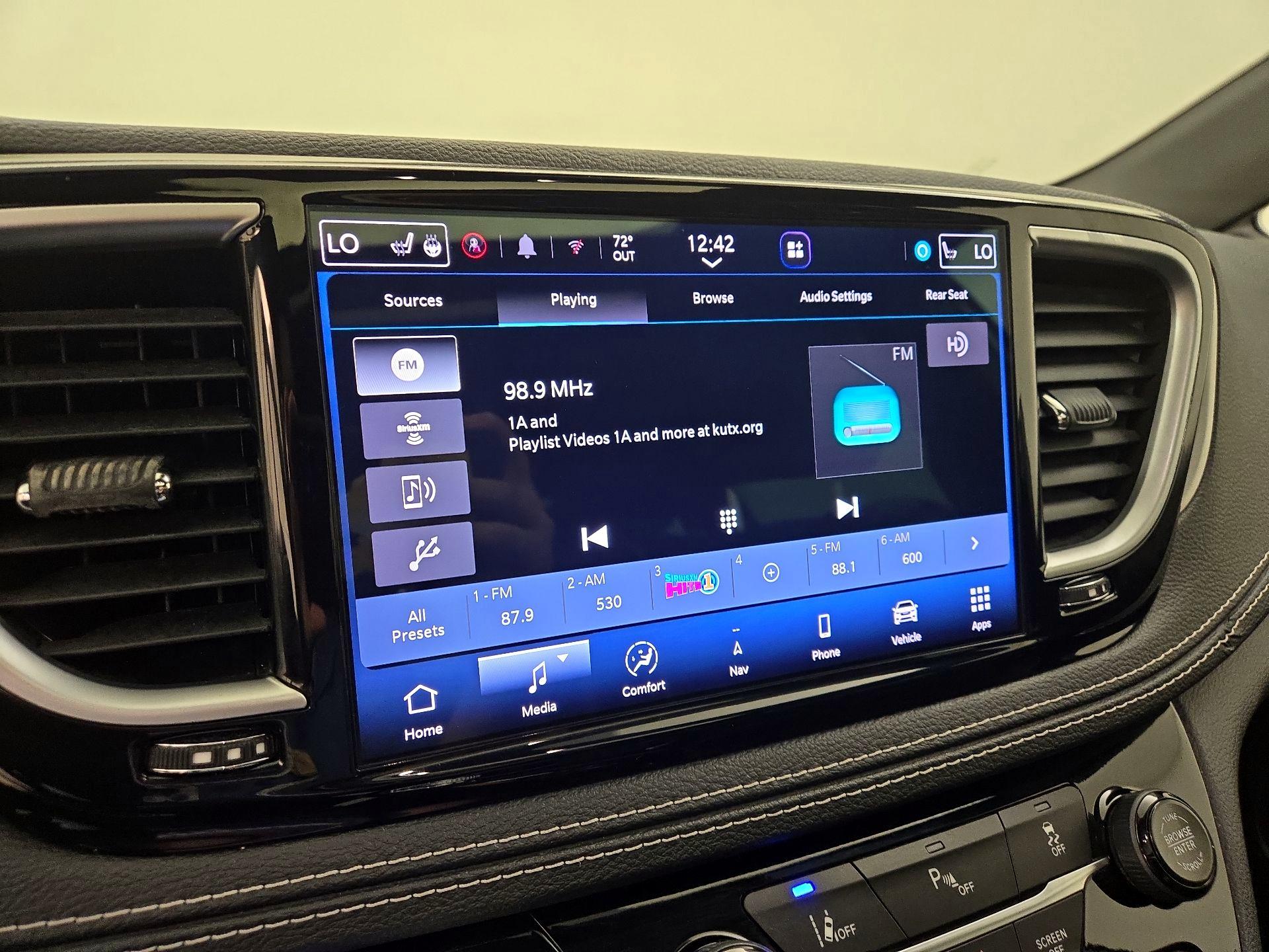 Thumbnail: 2021 Chrysler Pacifica - 16