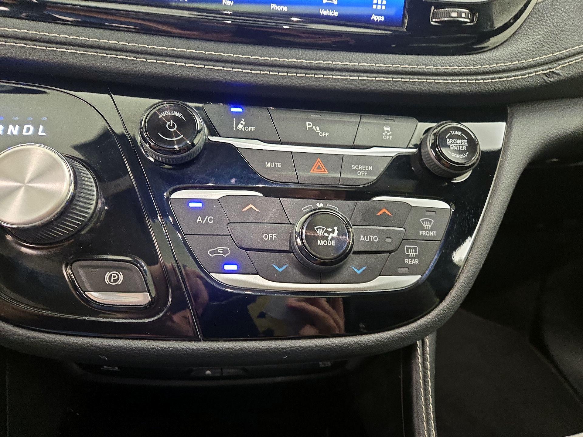 Thumbnail: 2021 Chrysler Pacifica - 17