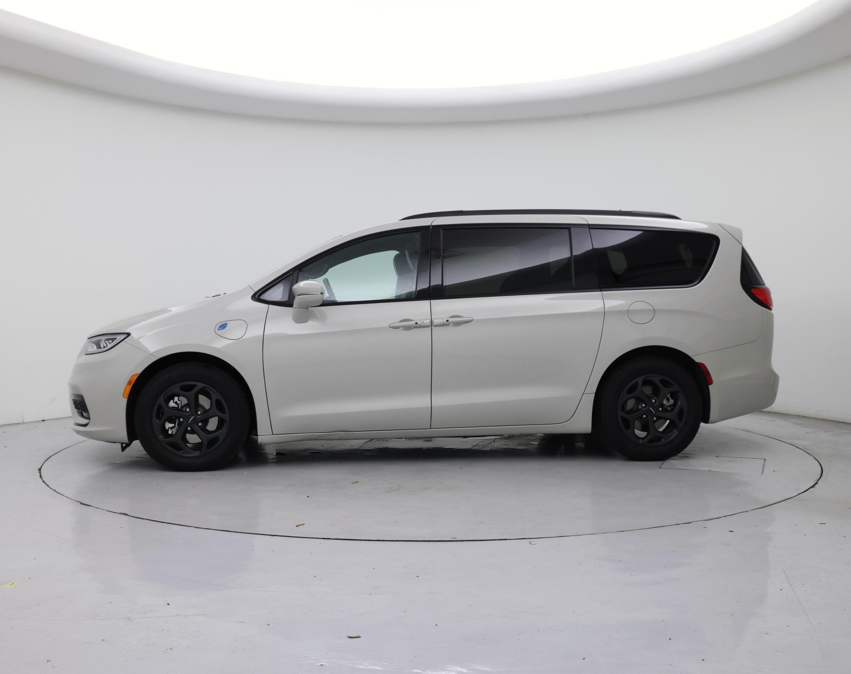 Thumbnail: 2021 Chrysler Pacifica - 3
