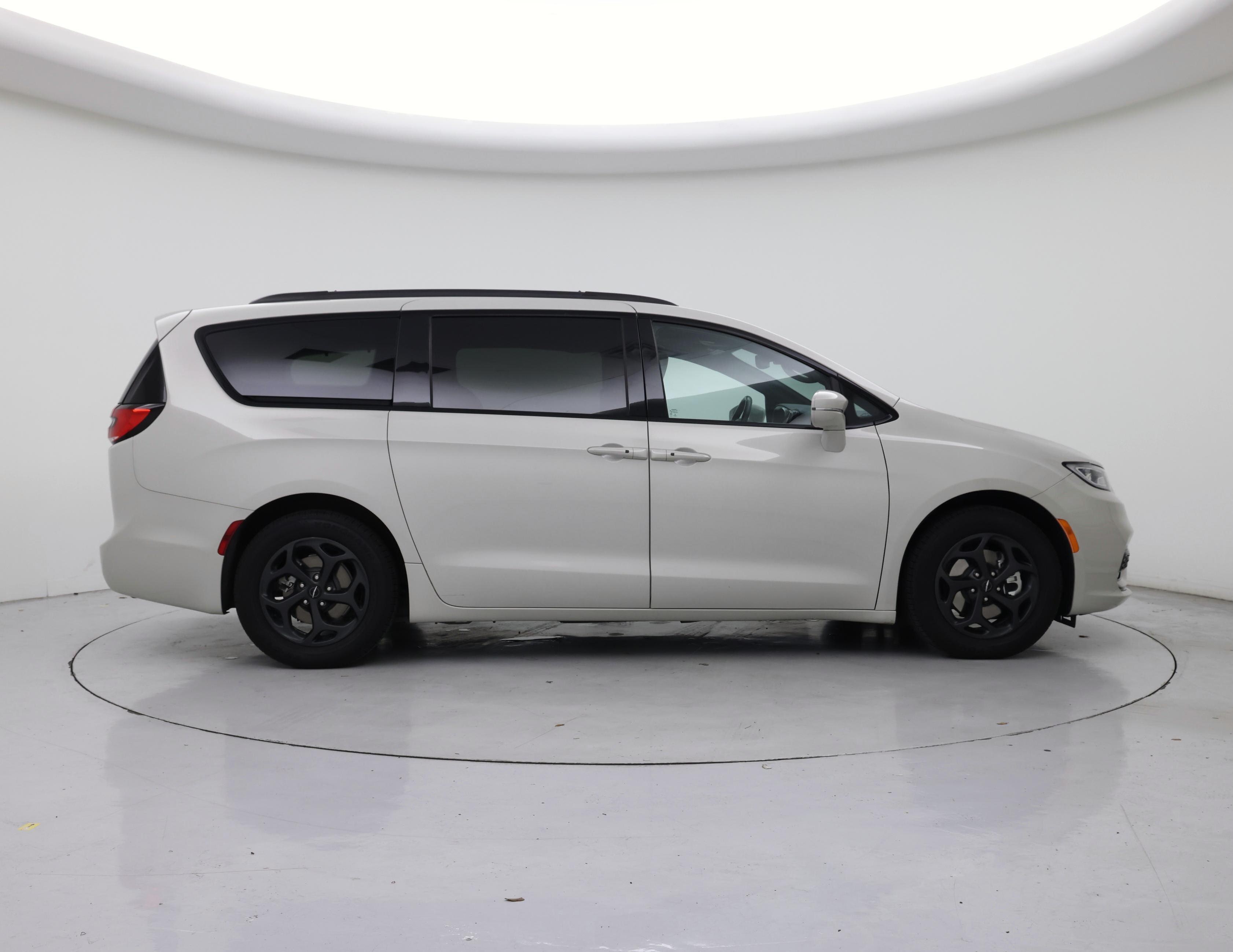 Thumbnail: 2021 Chrysler Pacifica - 7