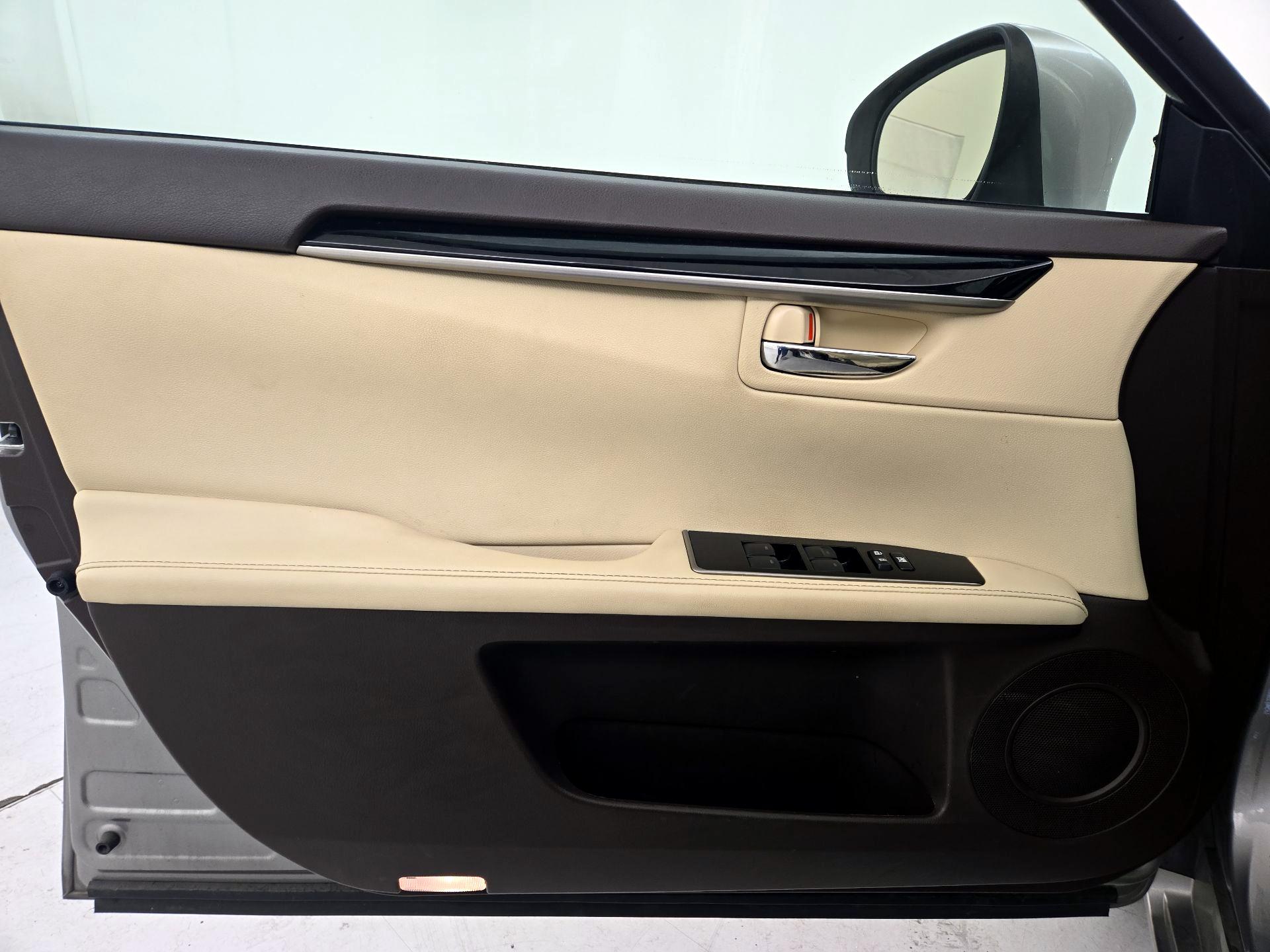 Thumbnail: 2018 Lexus ES - 12