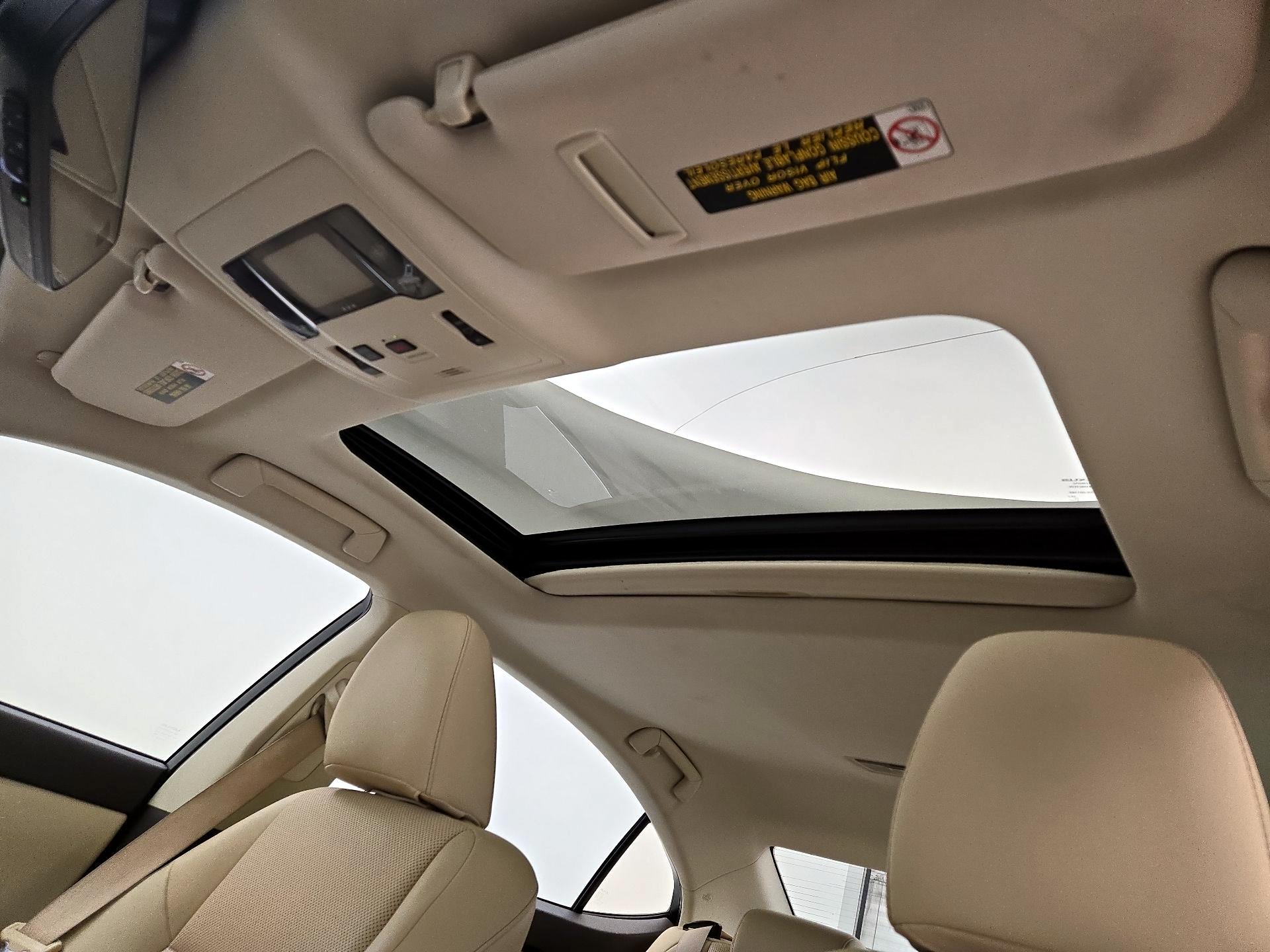 Thumbnail: 2018 Lexus ES - 19
