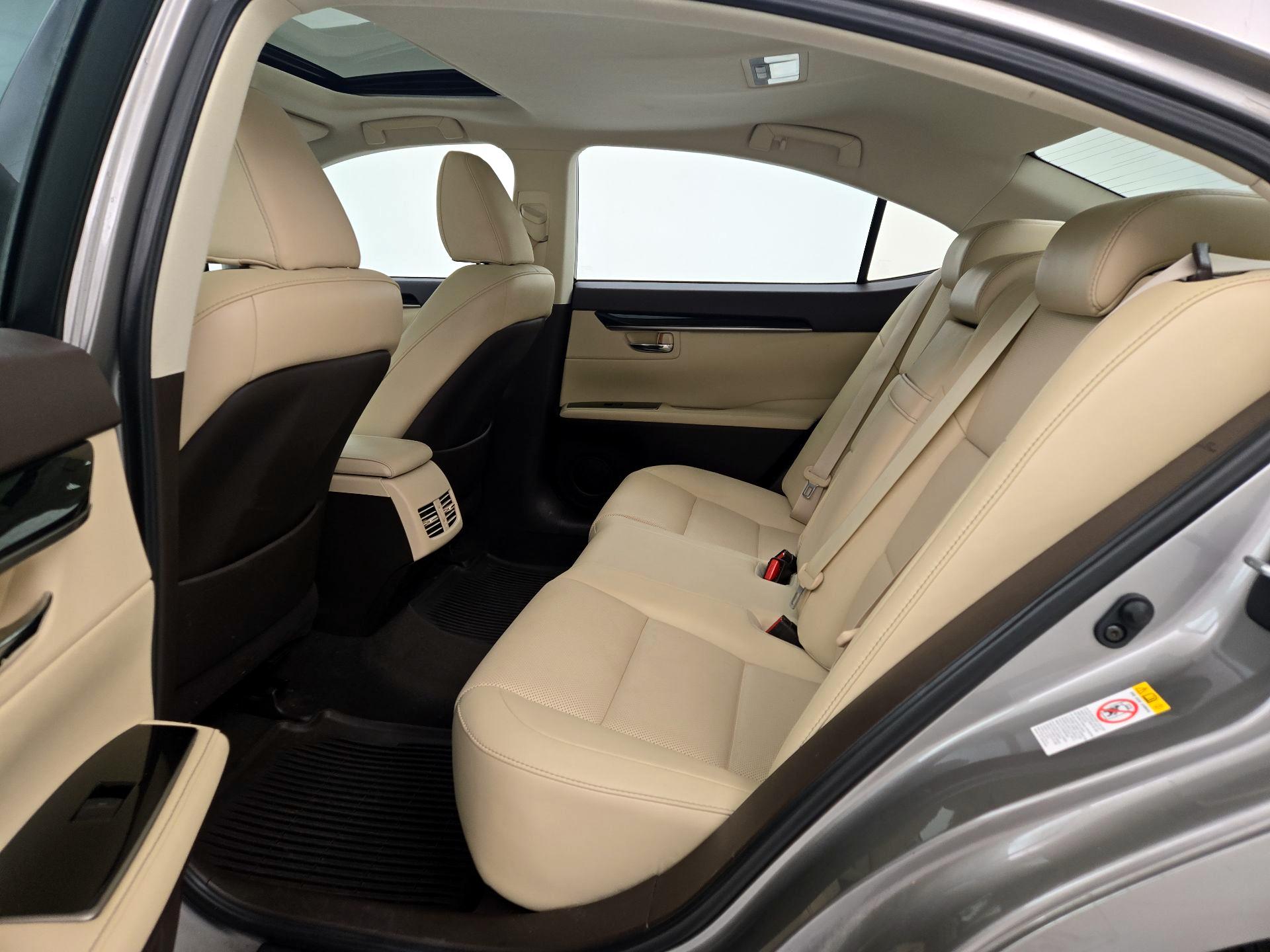 Thumbnail: 2018 Lexus ES - 20