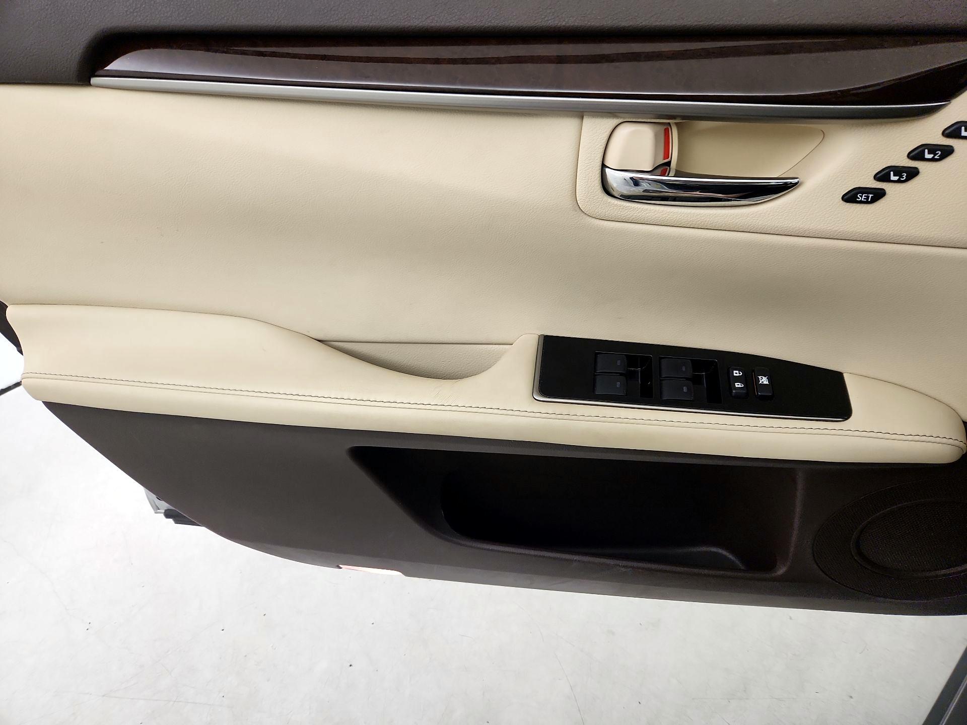 Thumbnail: 2016 Lexus ES - 12