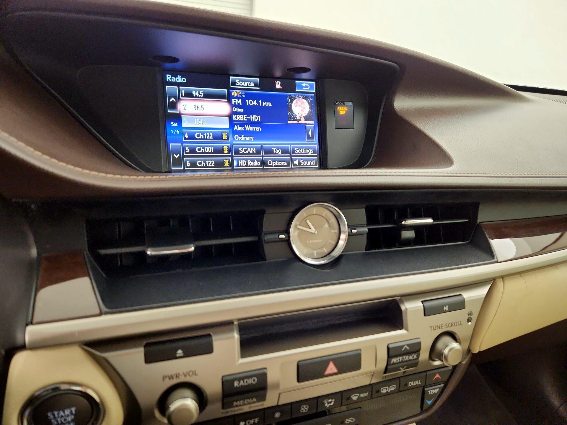 Thumbnail: 2016 Lexus ES - 15