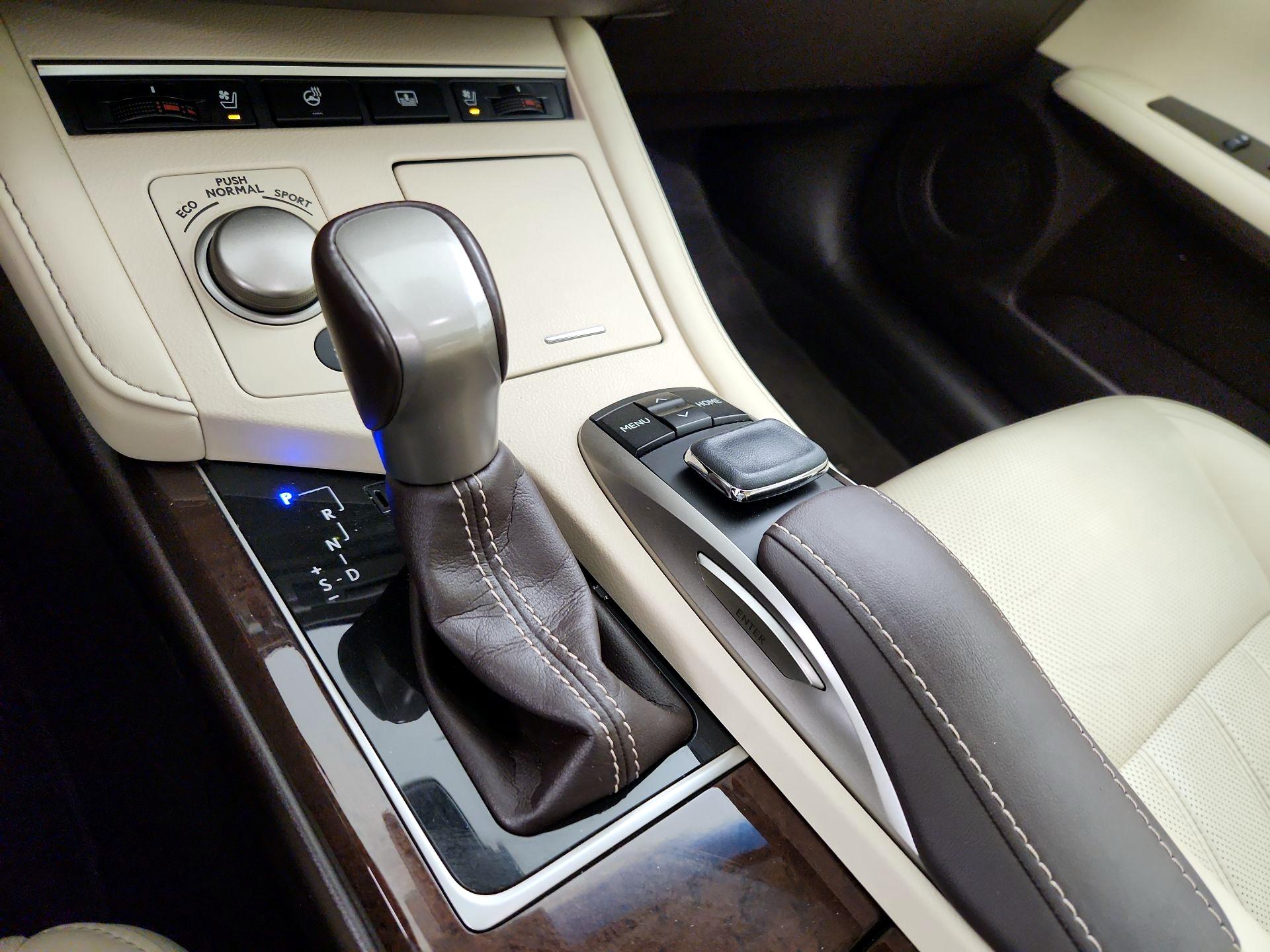 Thumbnail: 2016 Lexus ES - 17