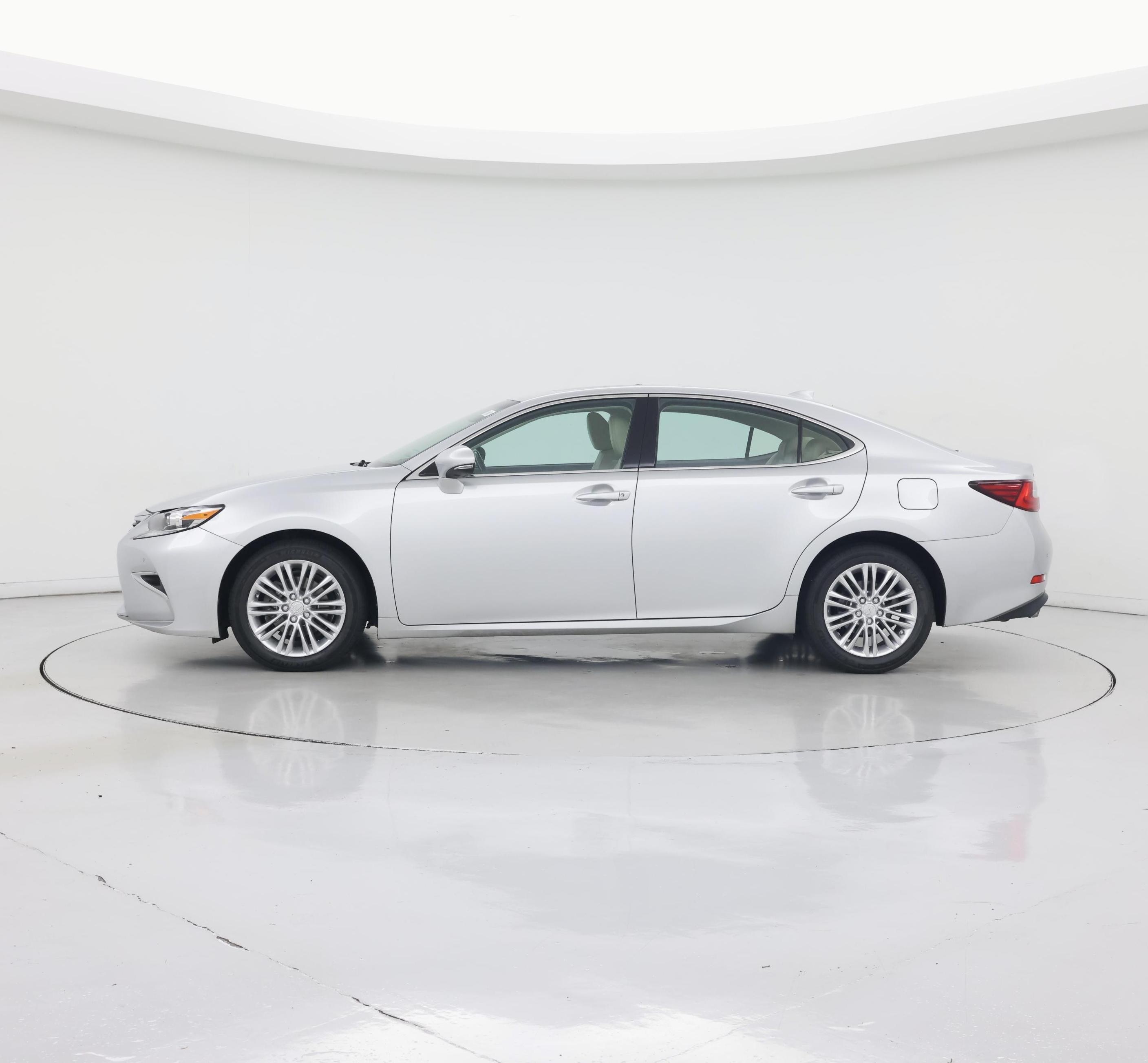 Thumbnail: 2016 Lexus ES - 3
