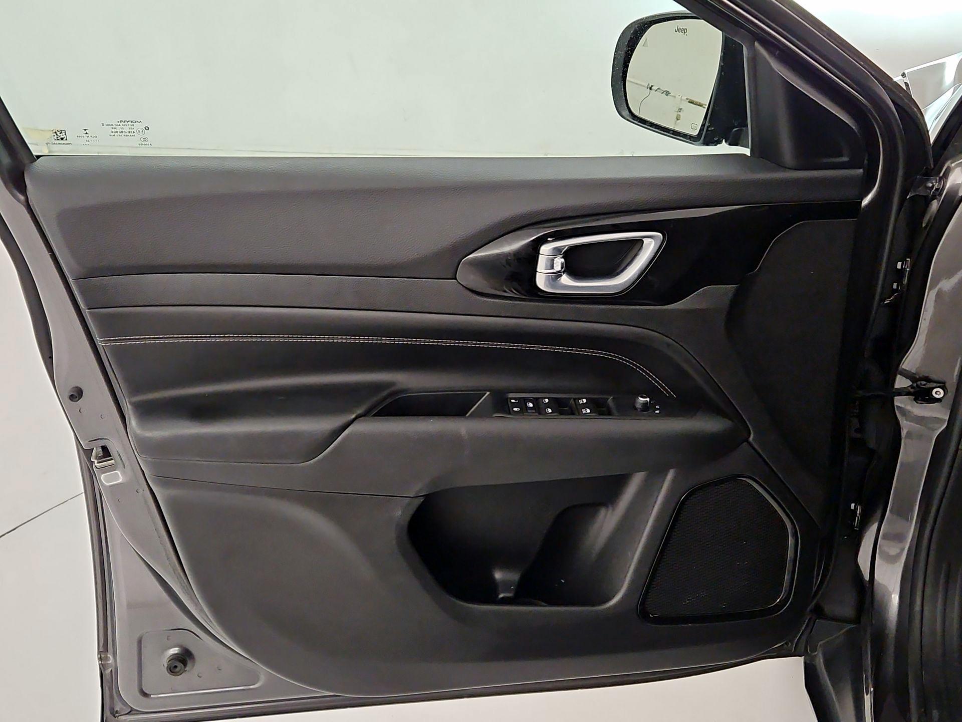 Thumbnail: 2022 Jeep Compass - 12