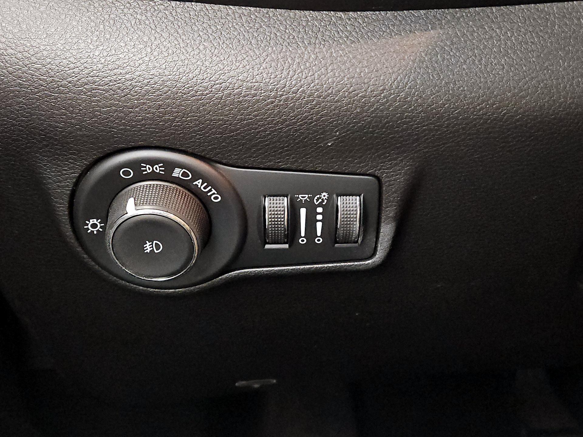 Thumbnail: 2022 Jeep Compass - 13