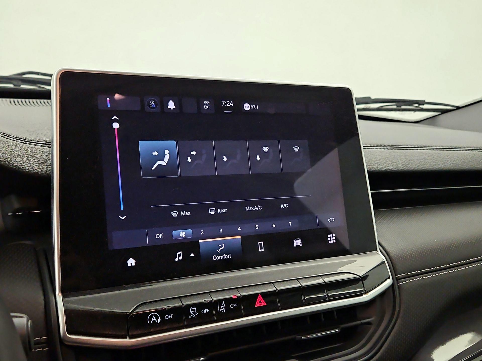 Thumbnail: 2022 Jeep Compass - 16