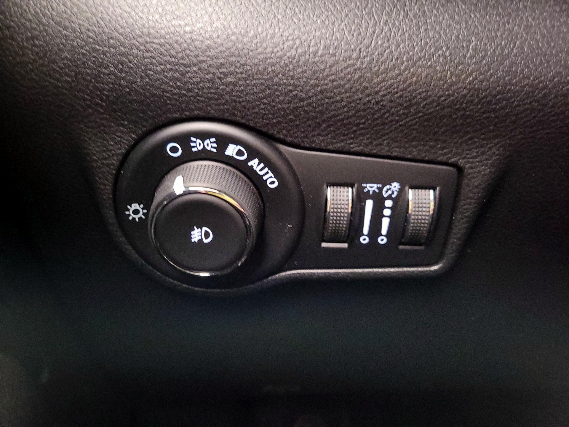 Thumbnail: 2022 Jeep Compass - 13