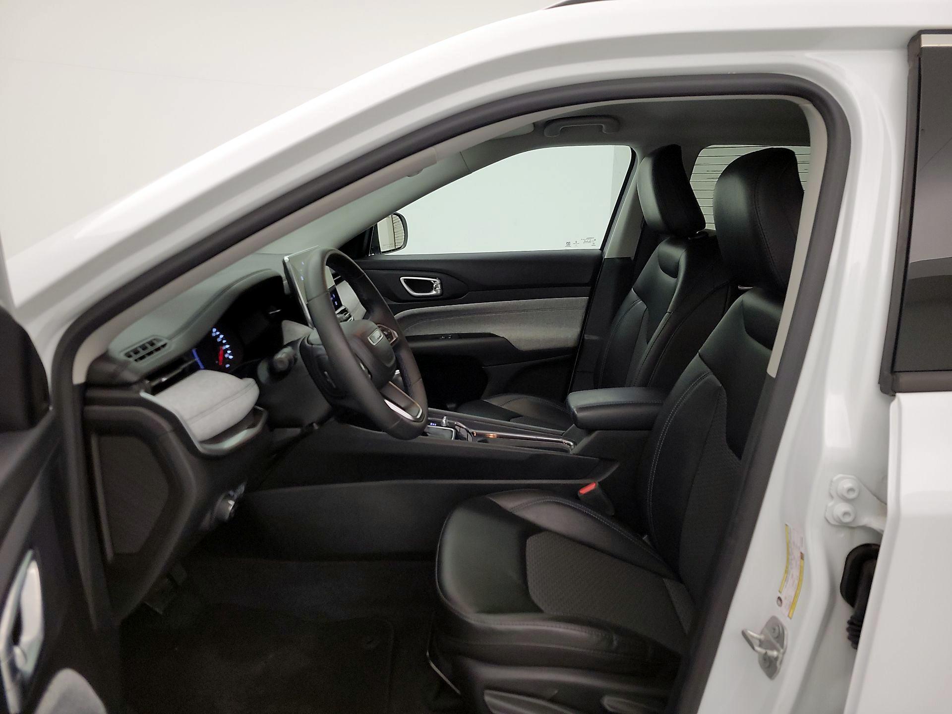 Thumbnail: 2022 Jeep Compass - 11