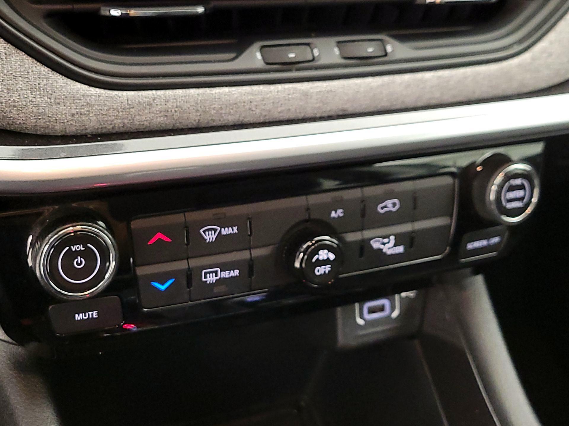 Thumbnail: 2022 Jeep Compass - 16