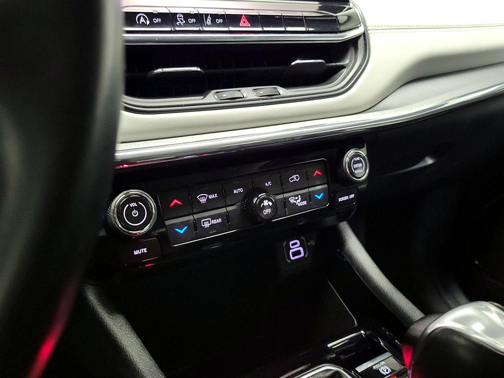 Thumbnail: 2022 Jeep Compass - 16