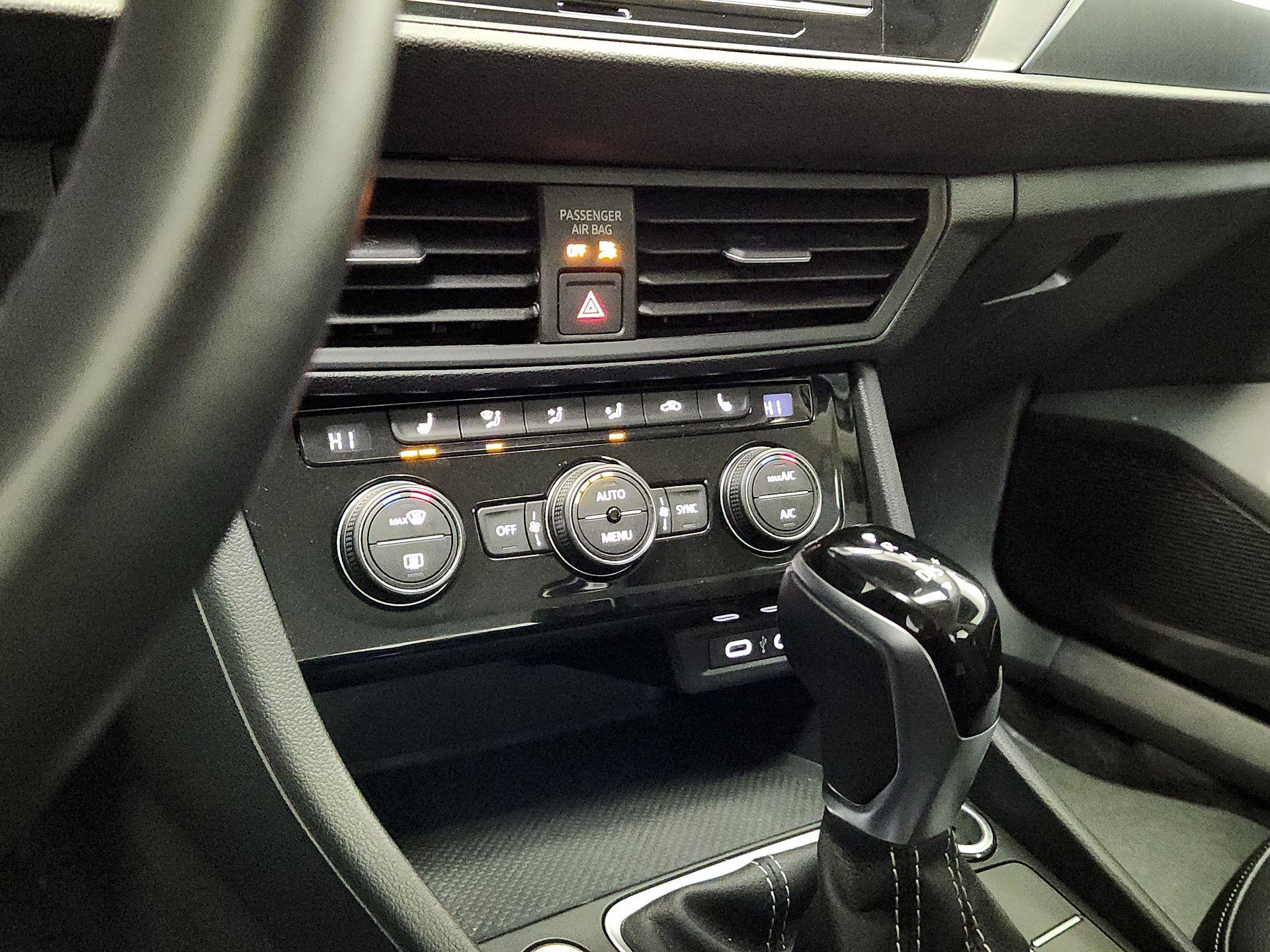 Thumbnail: 2024 Volkswagen Jetta - 16