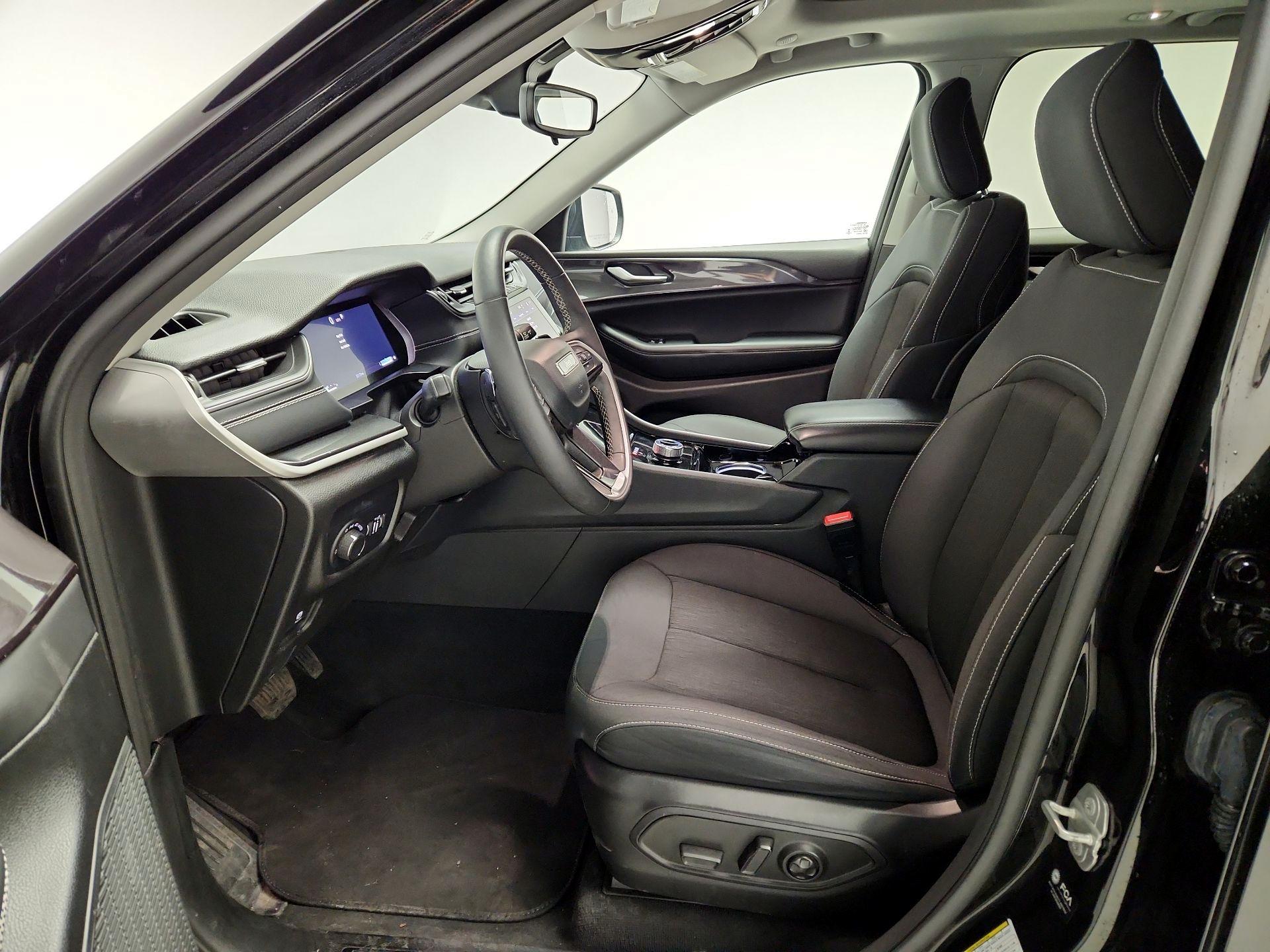 Thumbnail: 2023 Jeep Grand Cherokee - 11