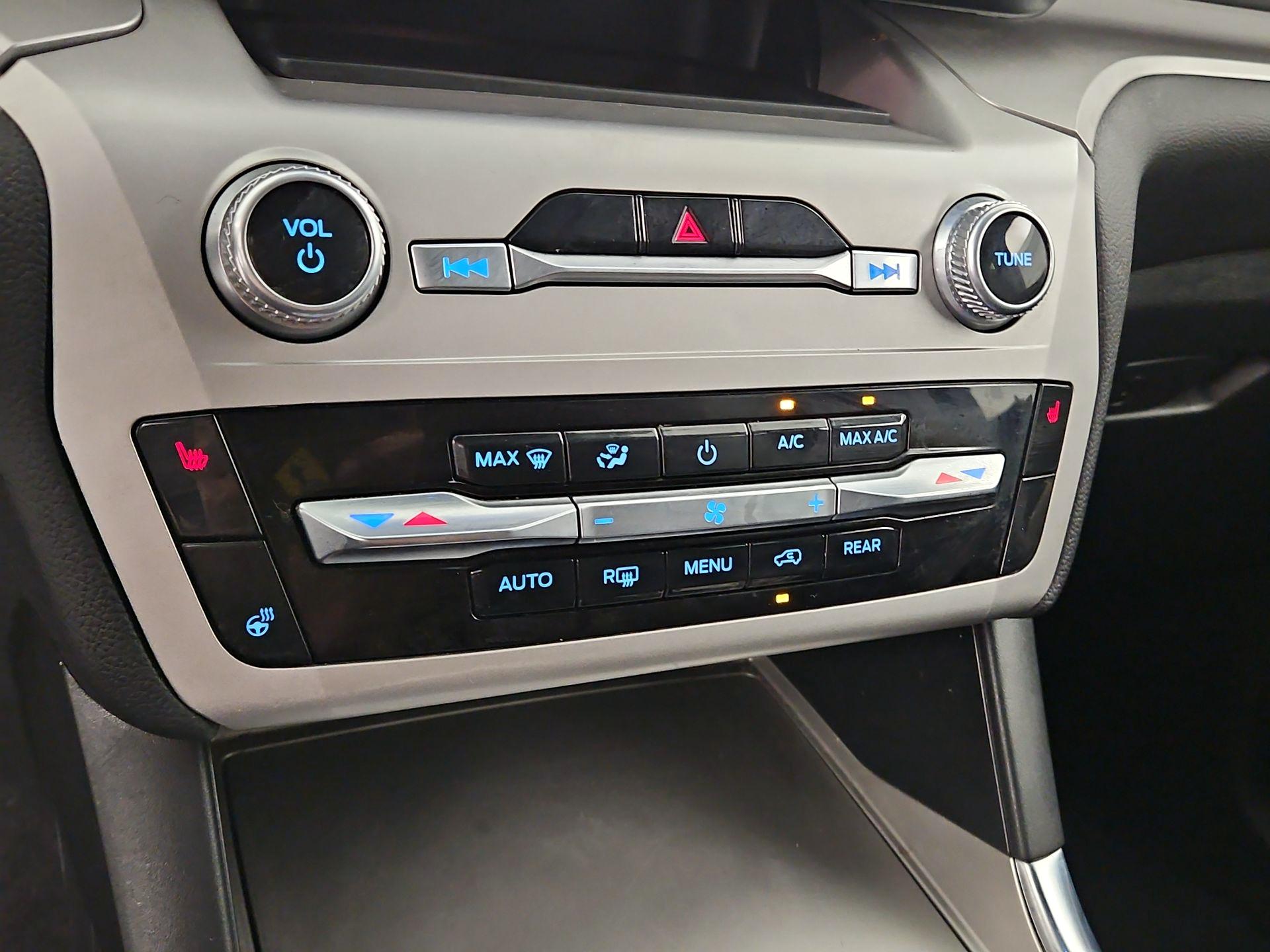 Thumbnail: 2022 Ford Explorer - 14