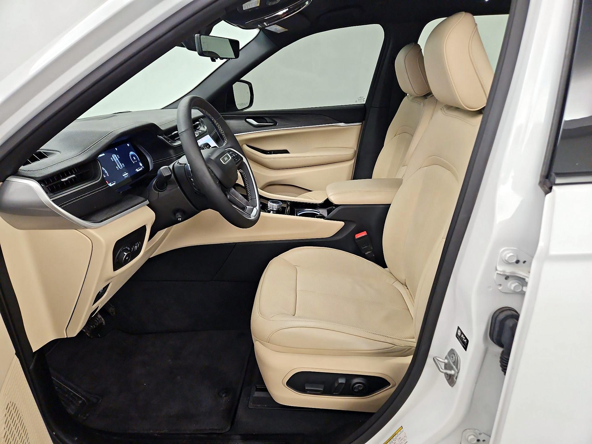 Thumbnail: 2023 Jeep Grand Cherokee - 11