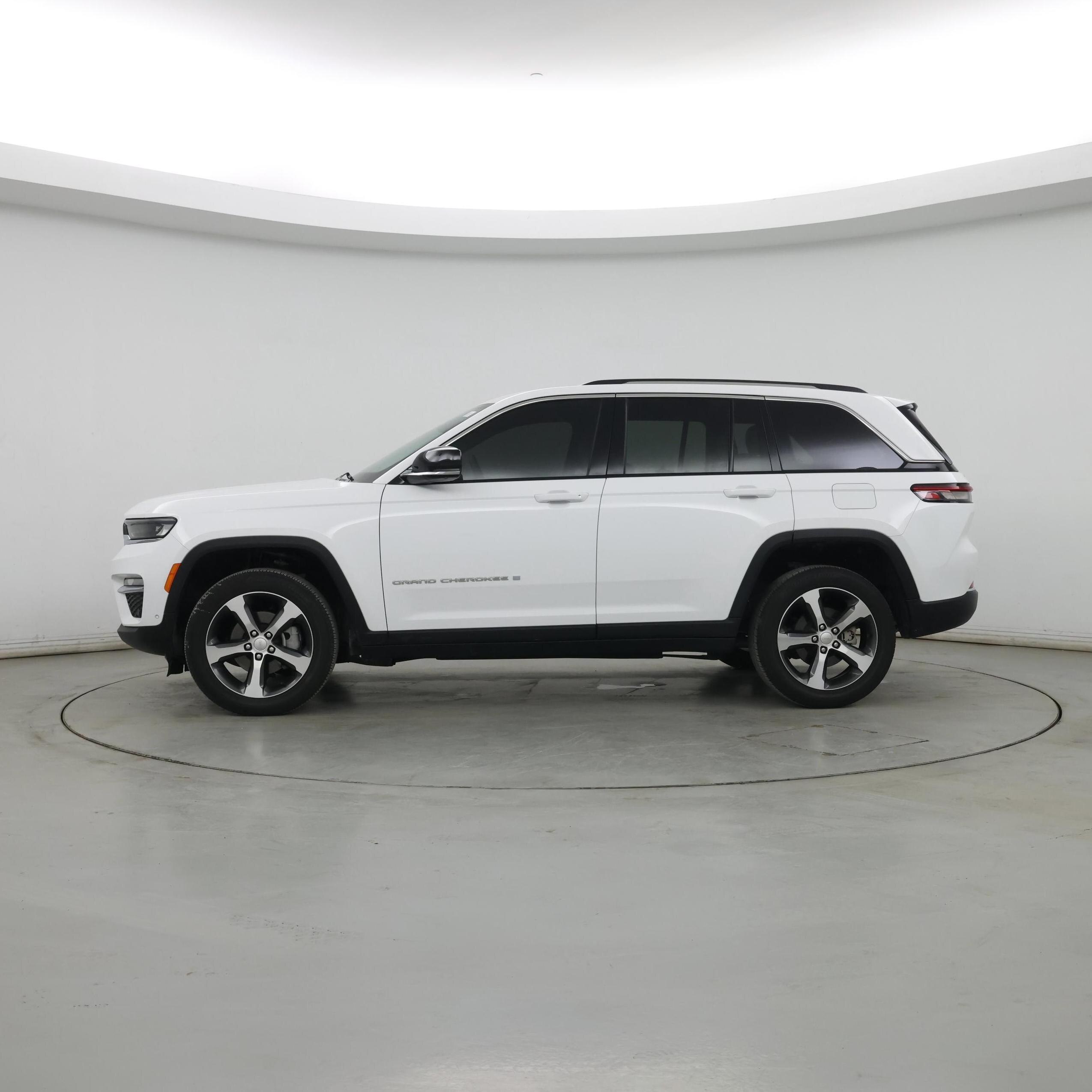 Thumbnail: 2023 Jeep Grand Cherokee - 3