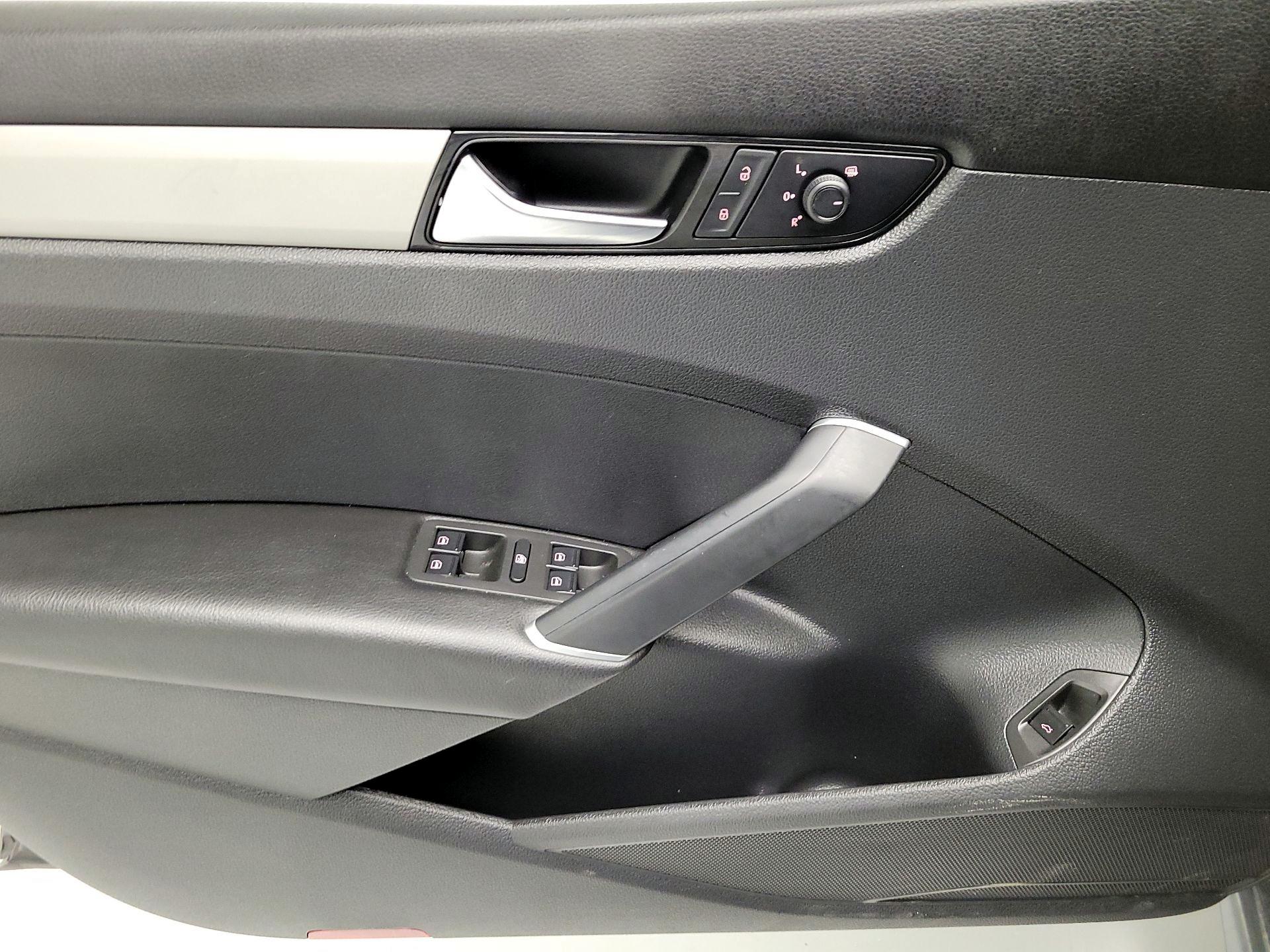 Thumbnail: 2021 Volkswagen Passat - 12