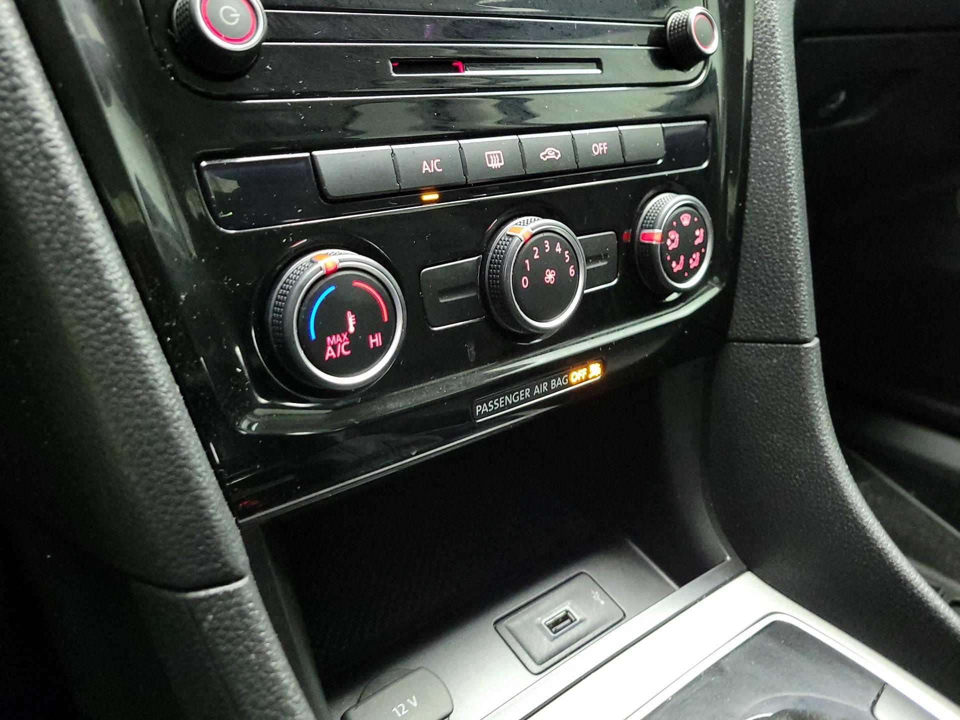 Thumbnail: 2021 Volkswagen Passat - 15