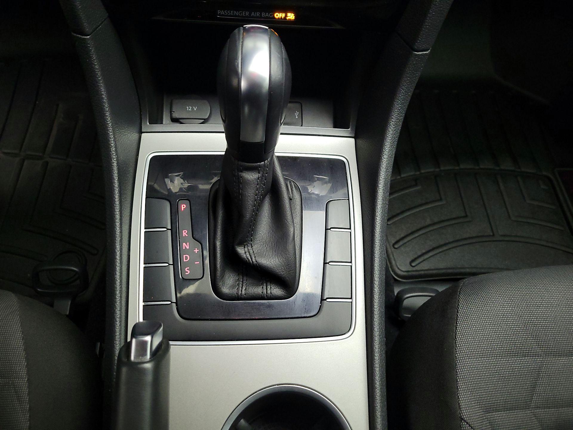 Thumbnail: 2021 Volkswagen Passat - 16