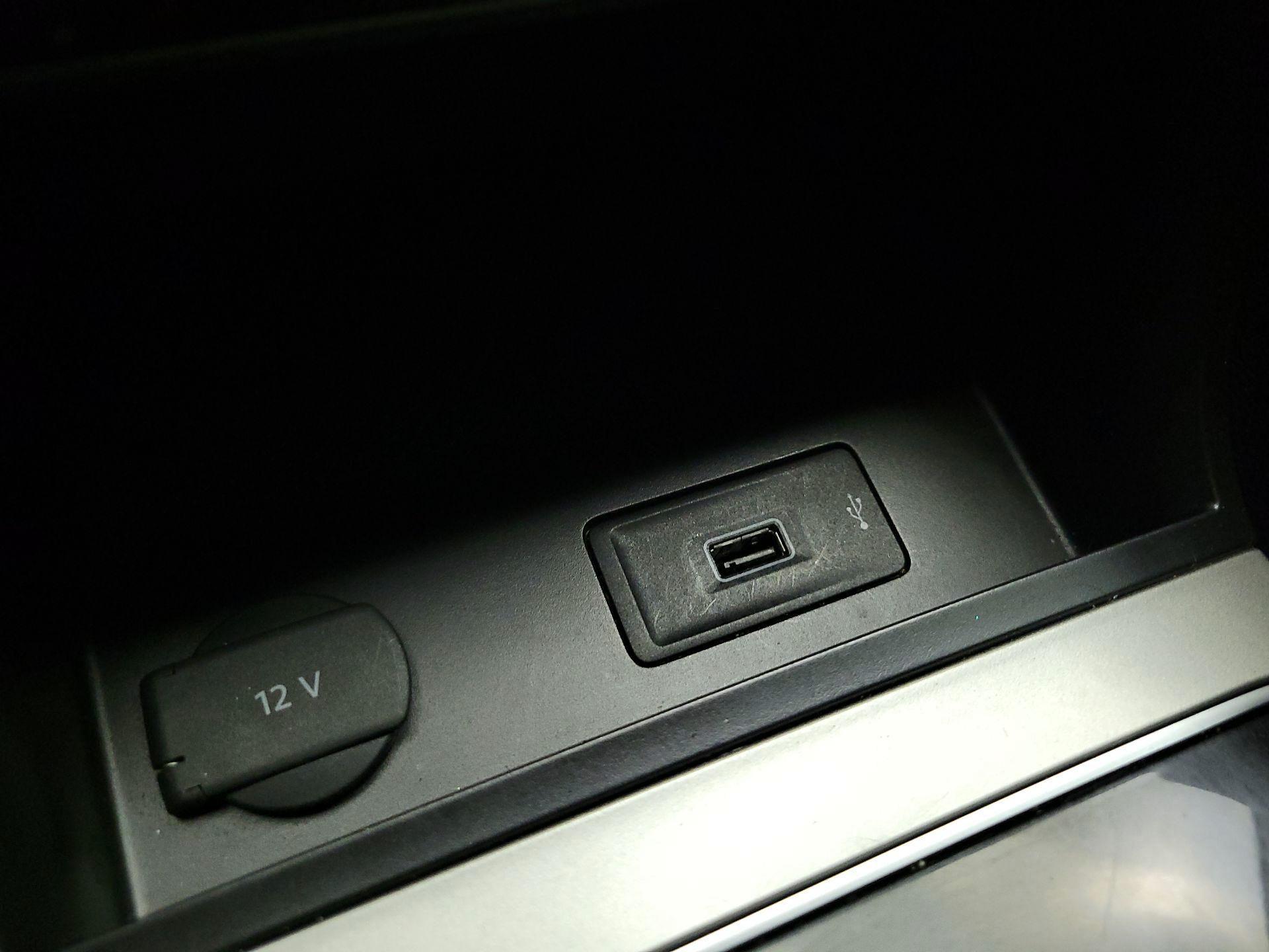 Thumbnail: 2021 Volkswagen Passat - 17