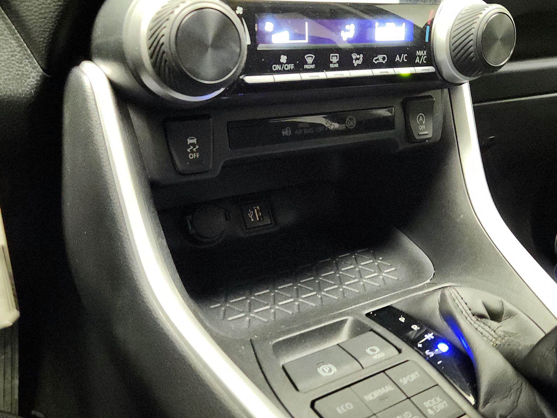 Thumbnail: 2024 Toyota RAV4 - 18