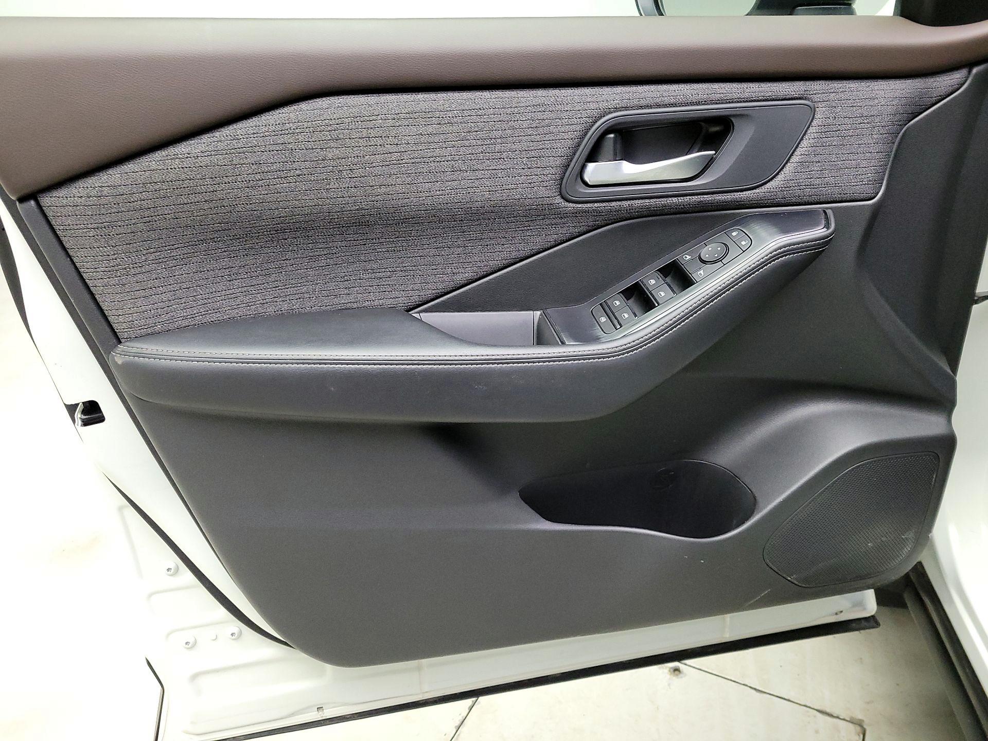 Thumbnail: 2023 Nissan Rogue - 10