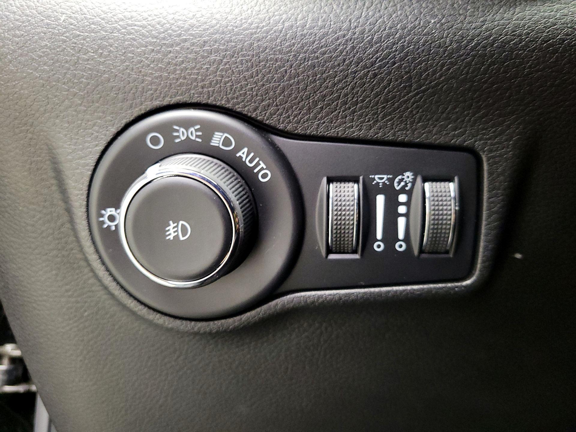 Thumbnail: 2022 Jeep Compass - 13