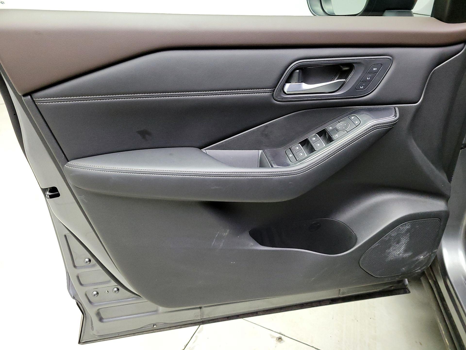 Thumbnail: 2023 Nissan Rogue - 10