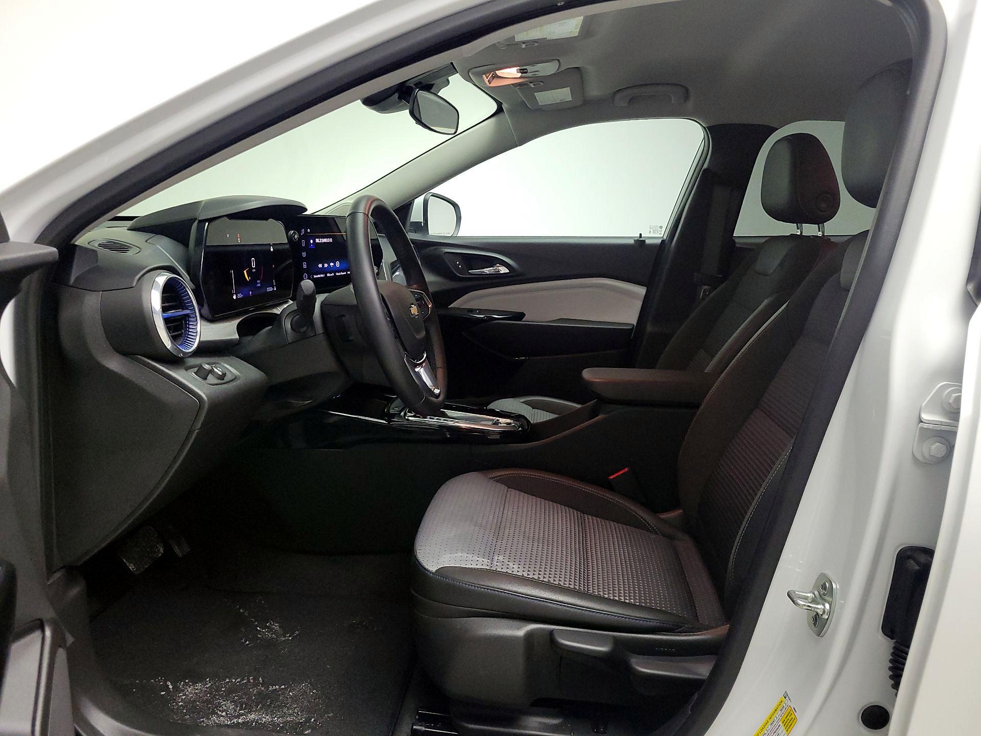 Thumbnail: 2025 Chevrolet Trax - 11