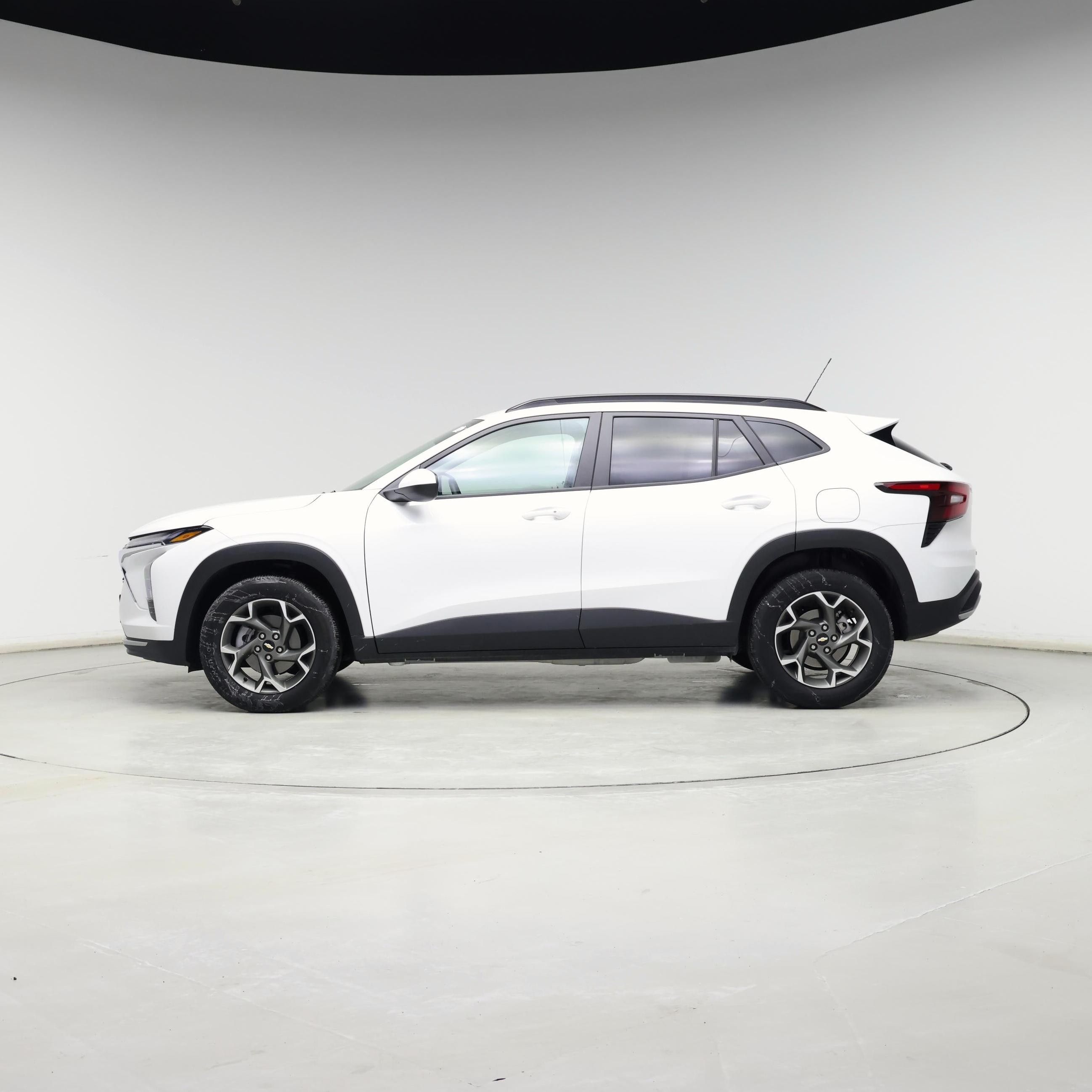 Thumbnail: 2025 Chevrolet Trax - 3