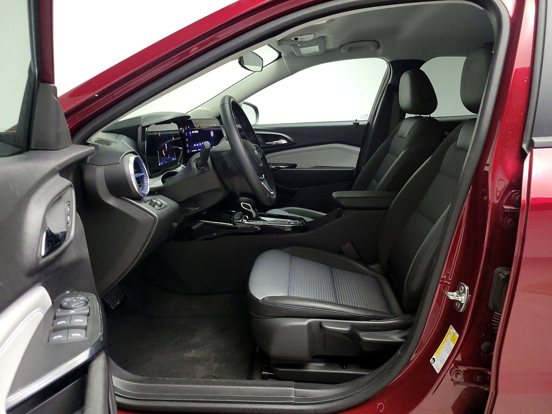 Thumbnail: 2025 Chevrolet Trax - 11