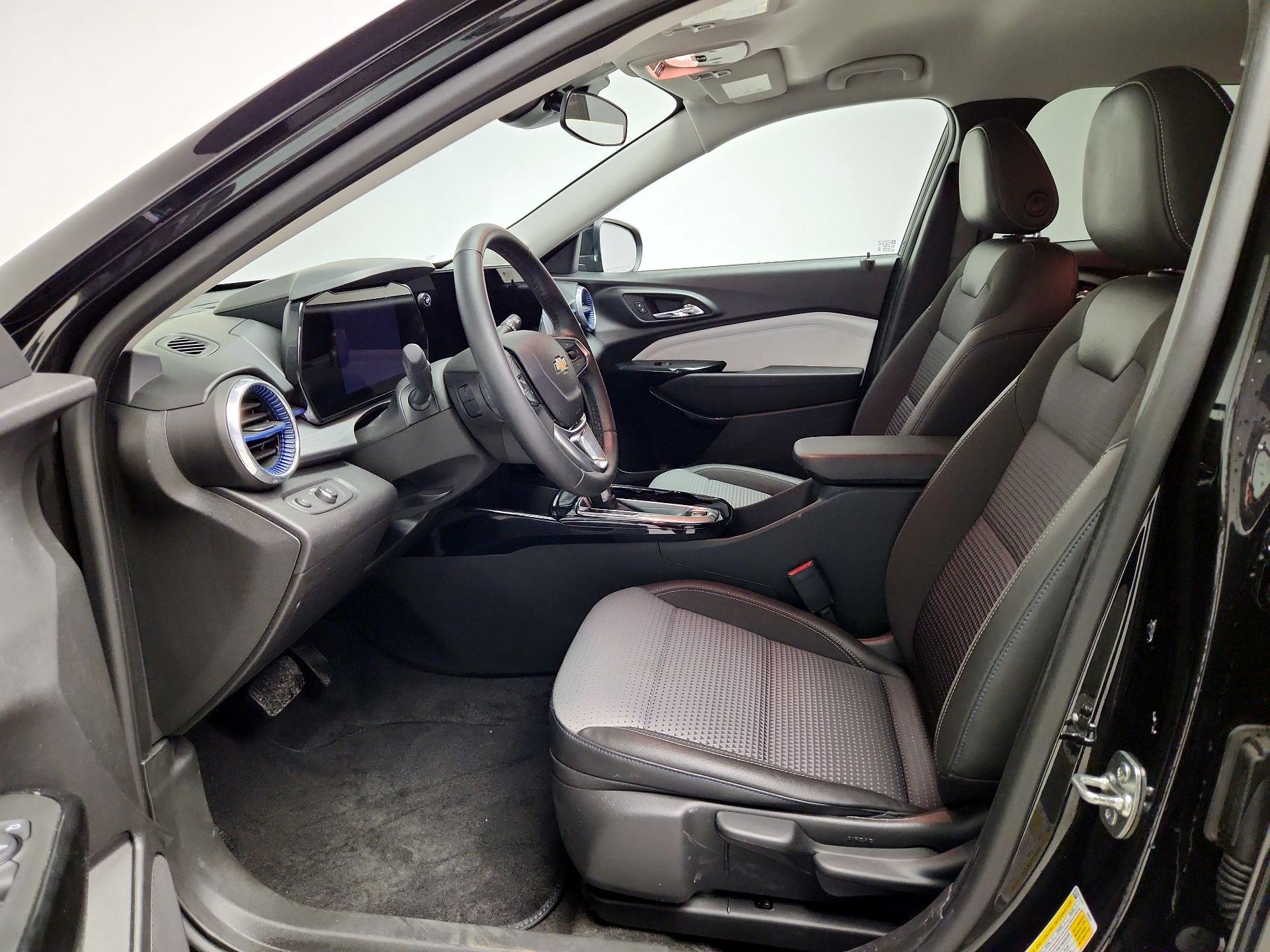 Thumbnail: 2025 Chevrolet Trax - 11