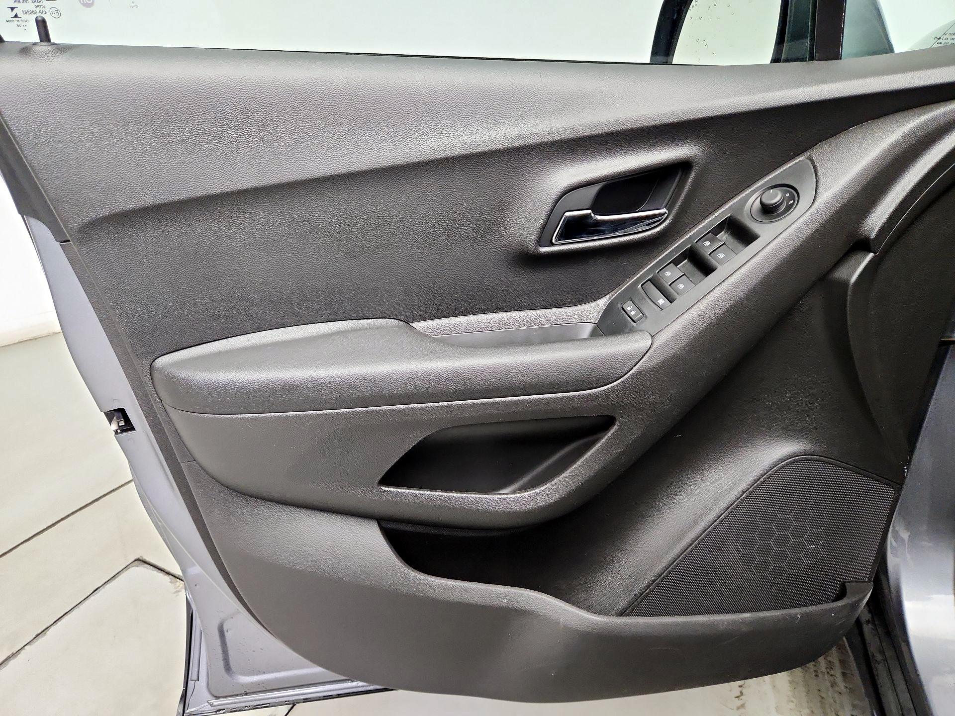 Thumbnail: 2020 Chevrolet Trax - 12