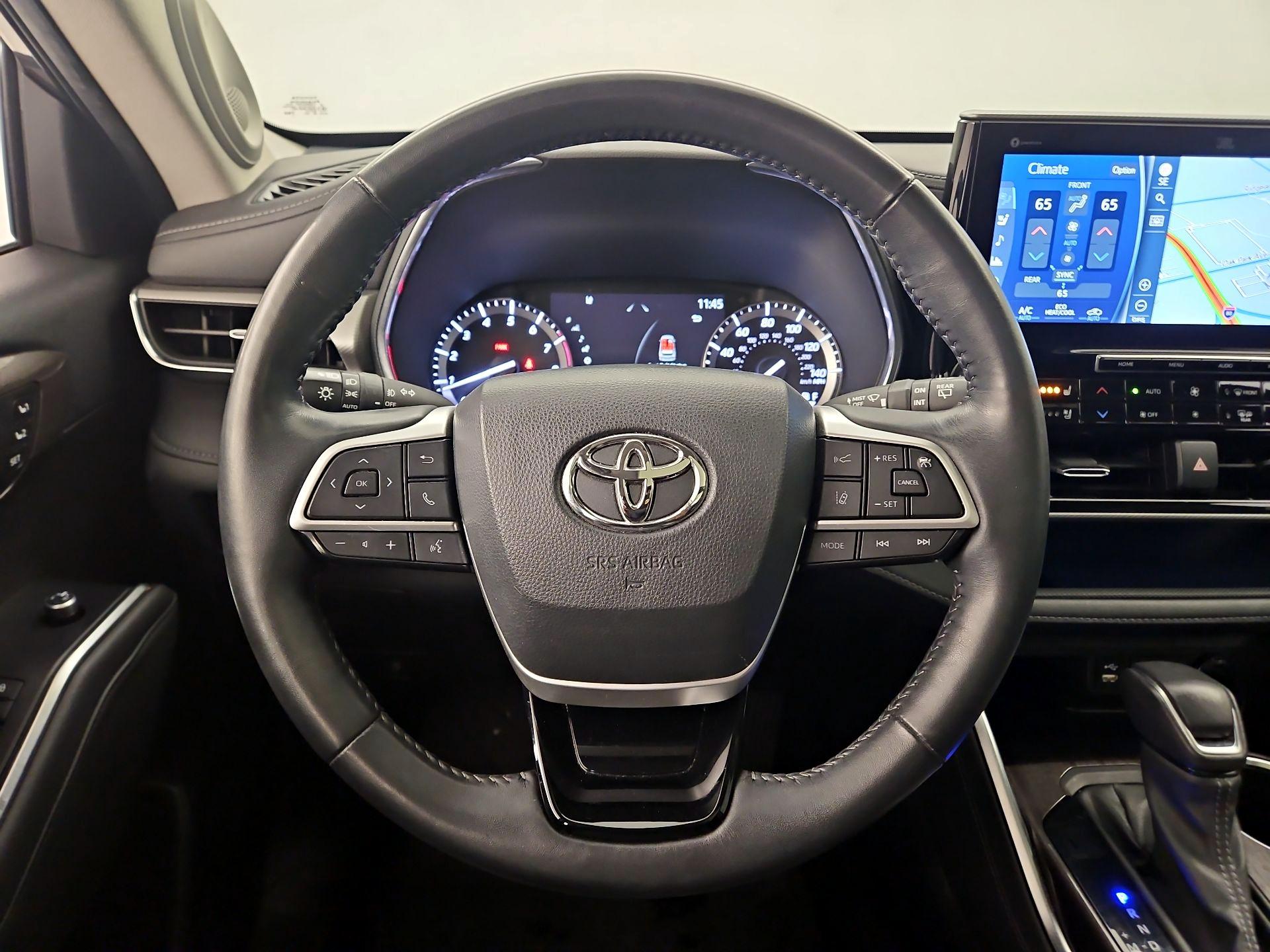 Thumbnail: 2022 Toyota Highlander - 10