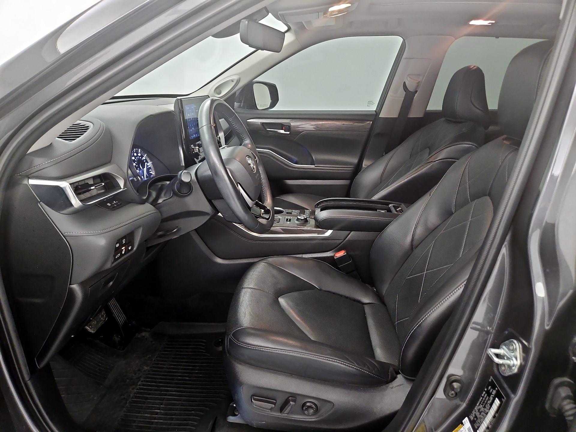 Thumbnail: 2022 Toyota Highlander - 11