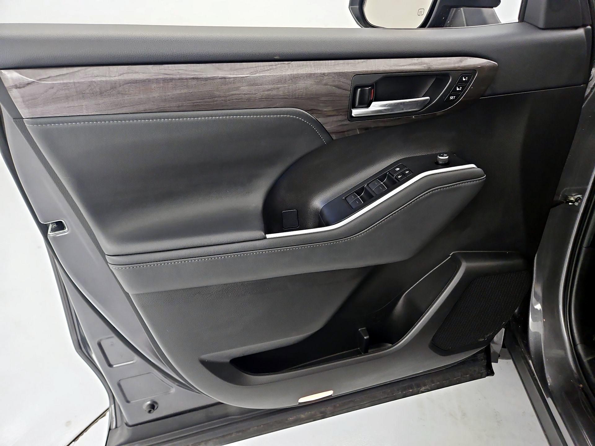 Thumbnail: 2022 Toyota Highlander - 12