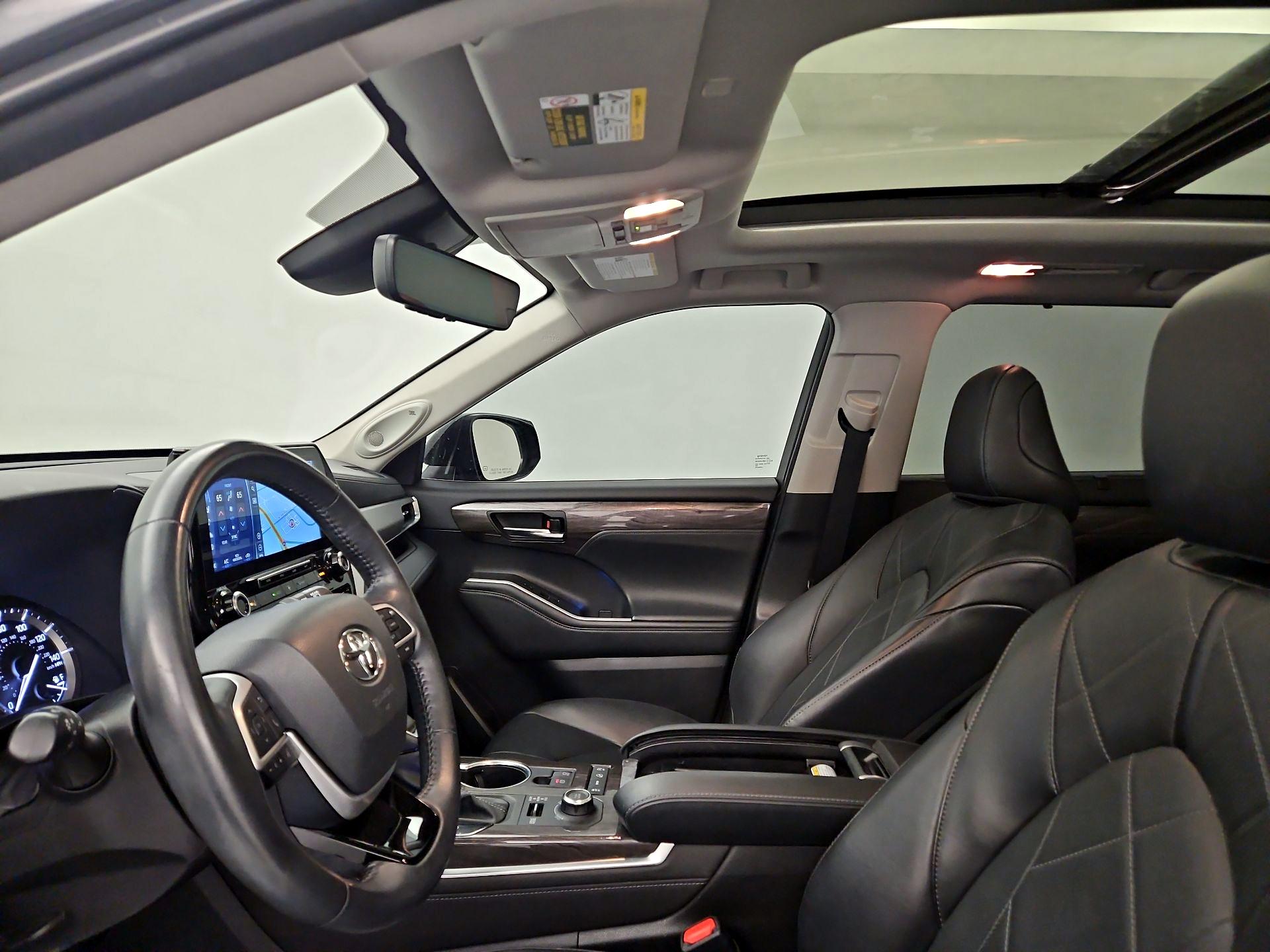 Thumbnail: 2022 Toyota Highlander - 20