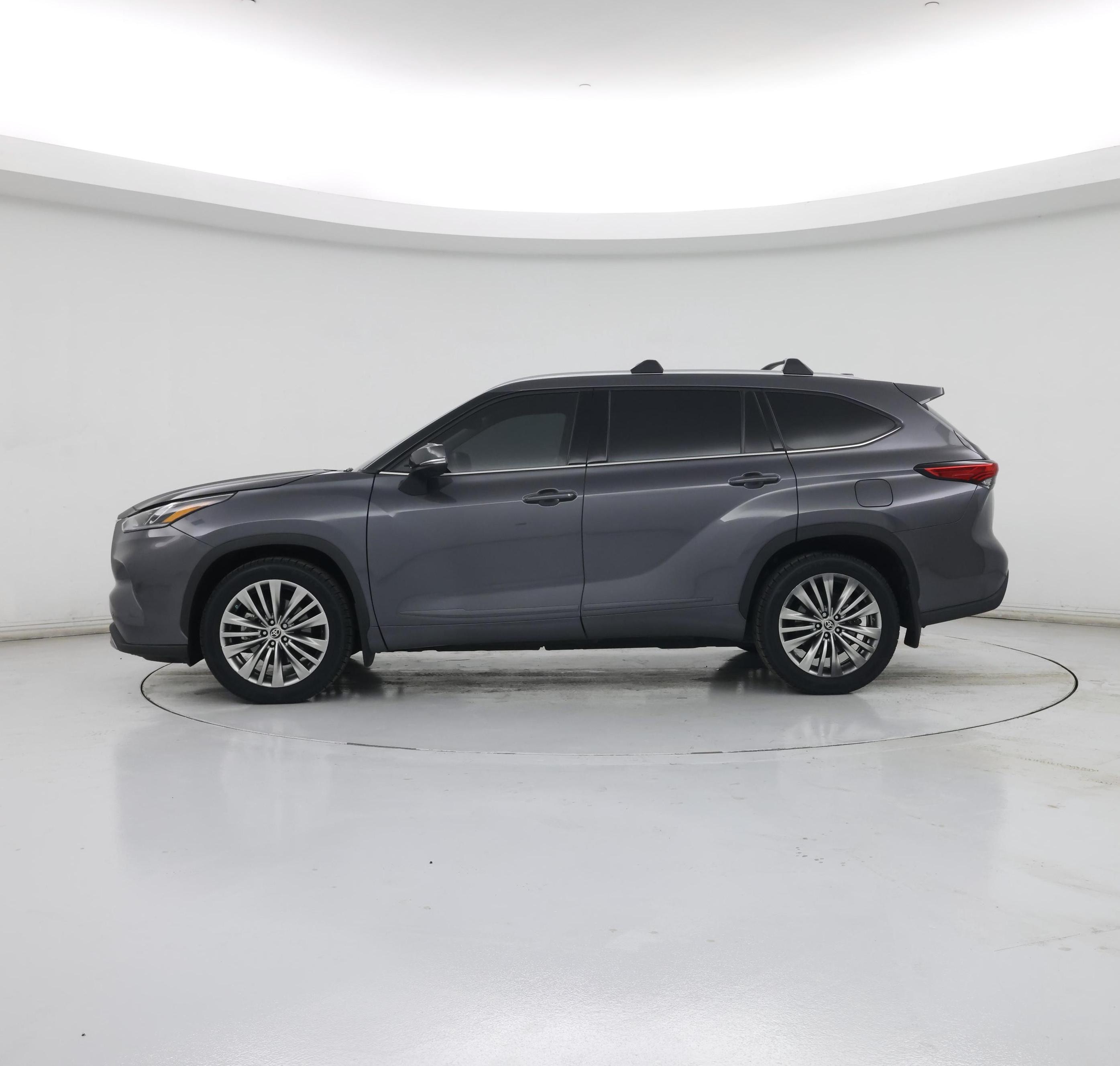 Thumbnail: 2022 Toyota Highlander - 3