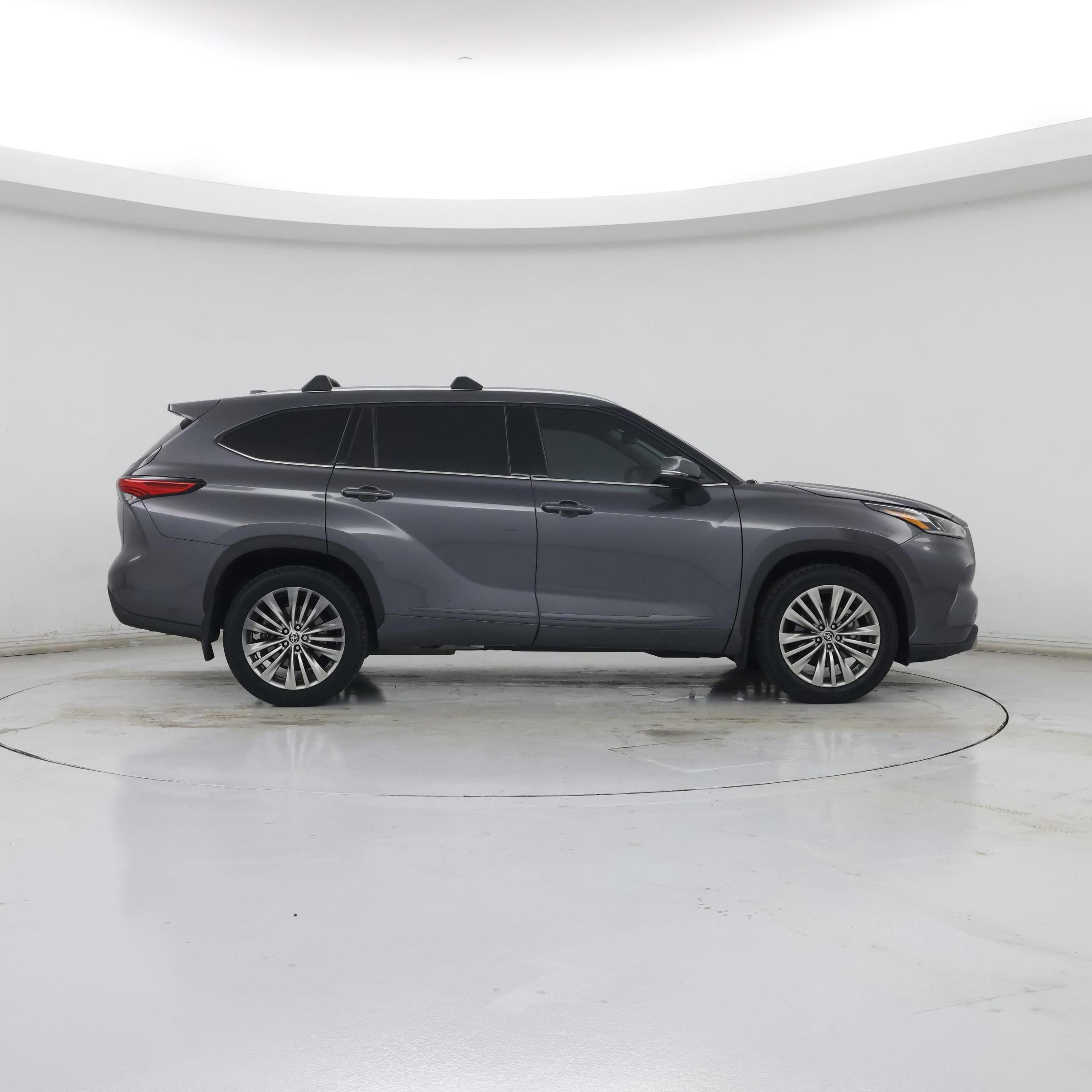 Thumbnail: 2022 Toyota Highlander - 7