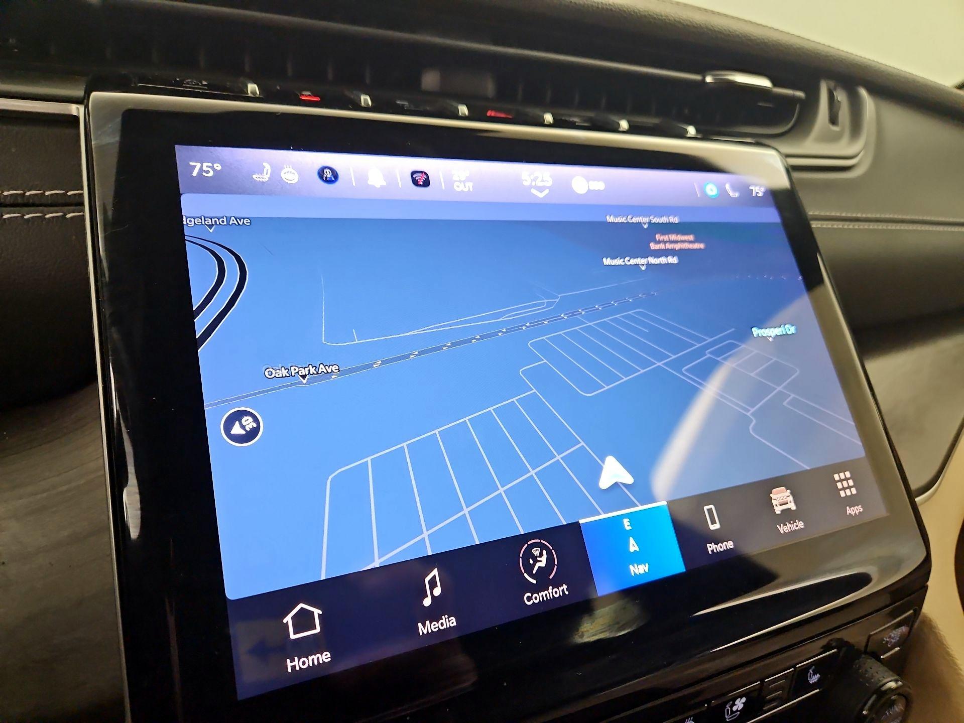 Thumbnail: 2023 Jeep Grand Cherokee - 14