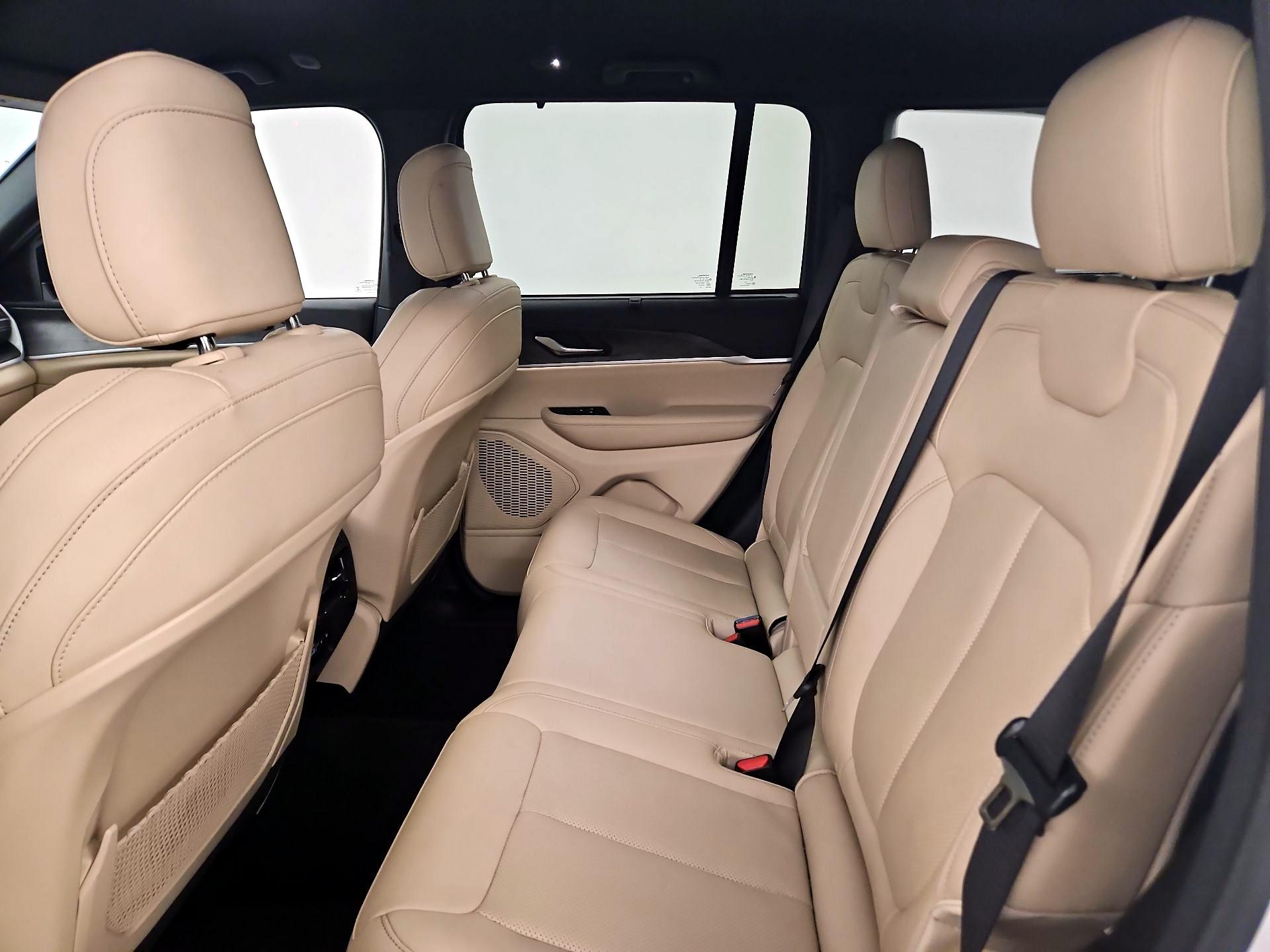 Thumbnail: 2023 Jeep Grand Cherokee - 20