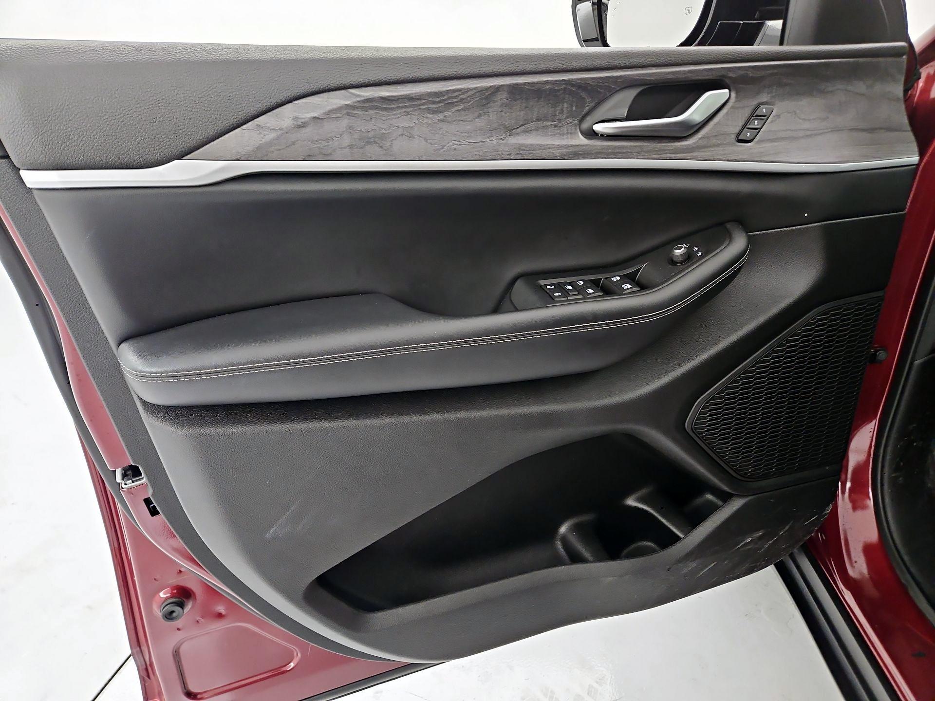 Thumbnail: 2023 Jeep Grand Cherokee - 12